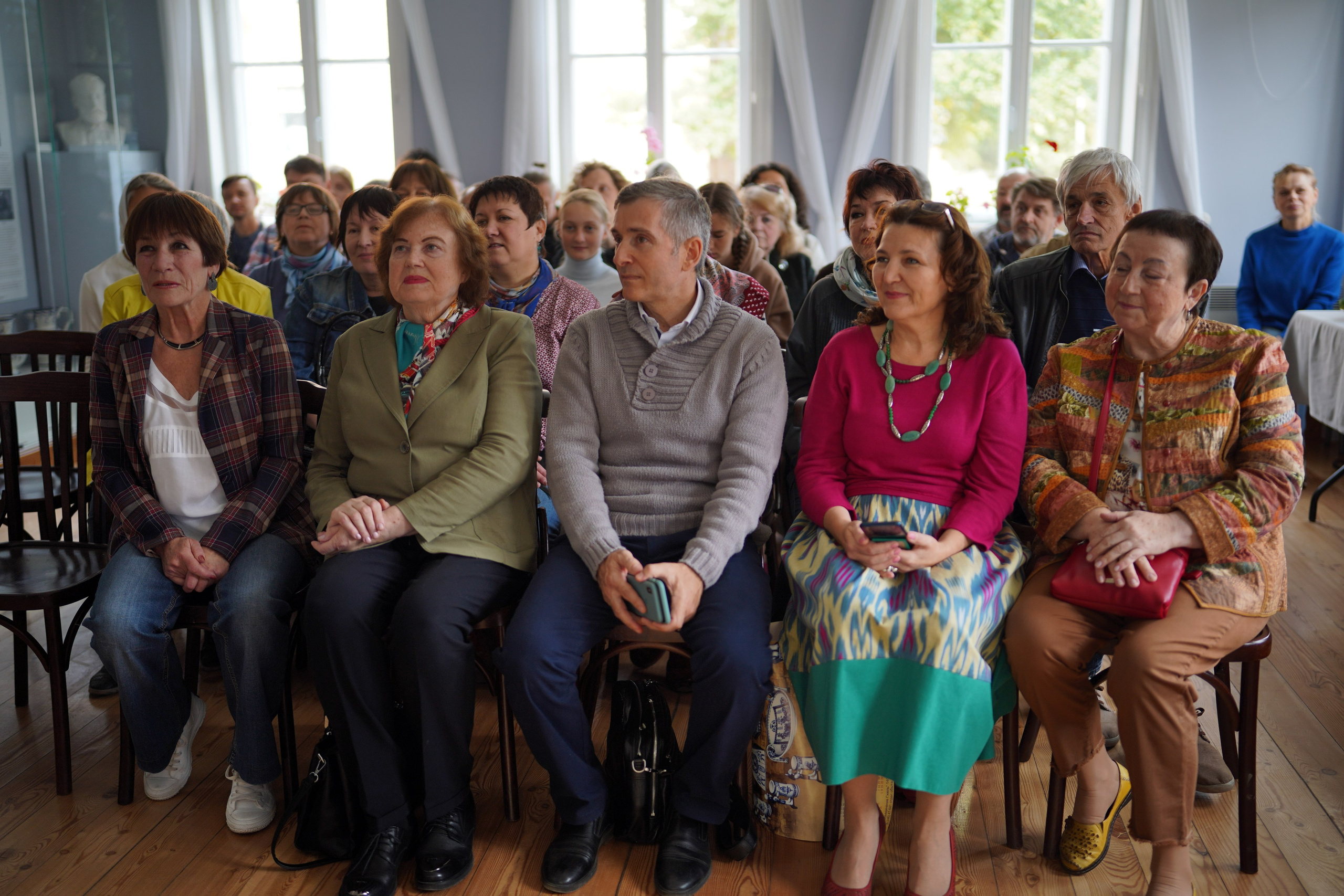 Exhibition by Alexander Tsaregorodtsev and Marnarita Podgornaya — Выставка Александра Царегородцева и Марнариты Подгорной