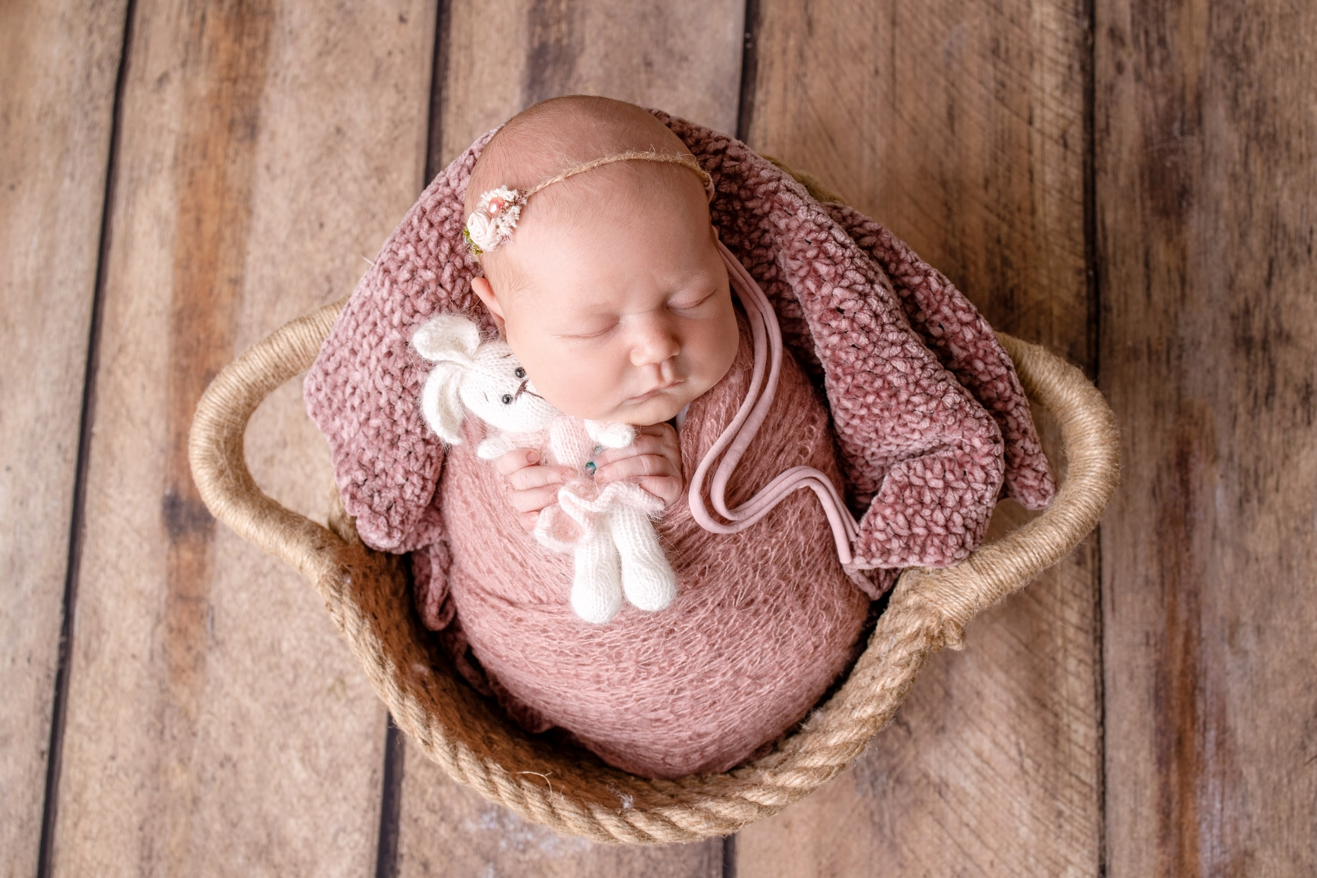 Нежная и милая фотосессия первых дней жизни Вашего ребенка в Минске. Фотограф новорождённых Минск — стоимость newborn фотосессии в Минске