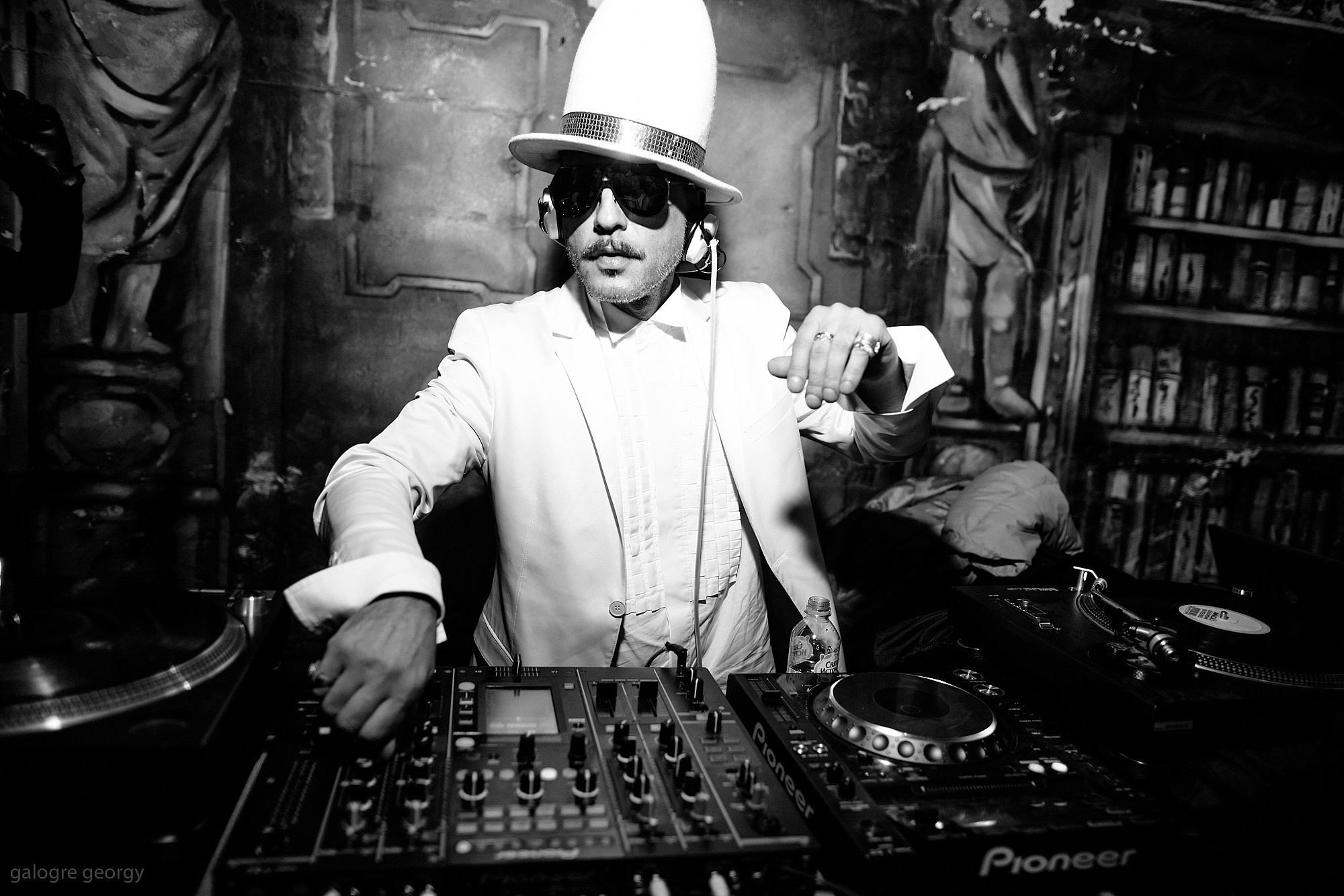 Питер Архив Zinger Dj list. RetroChic Фото