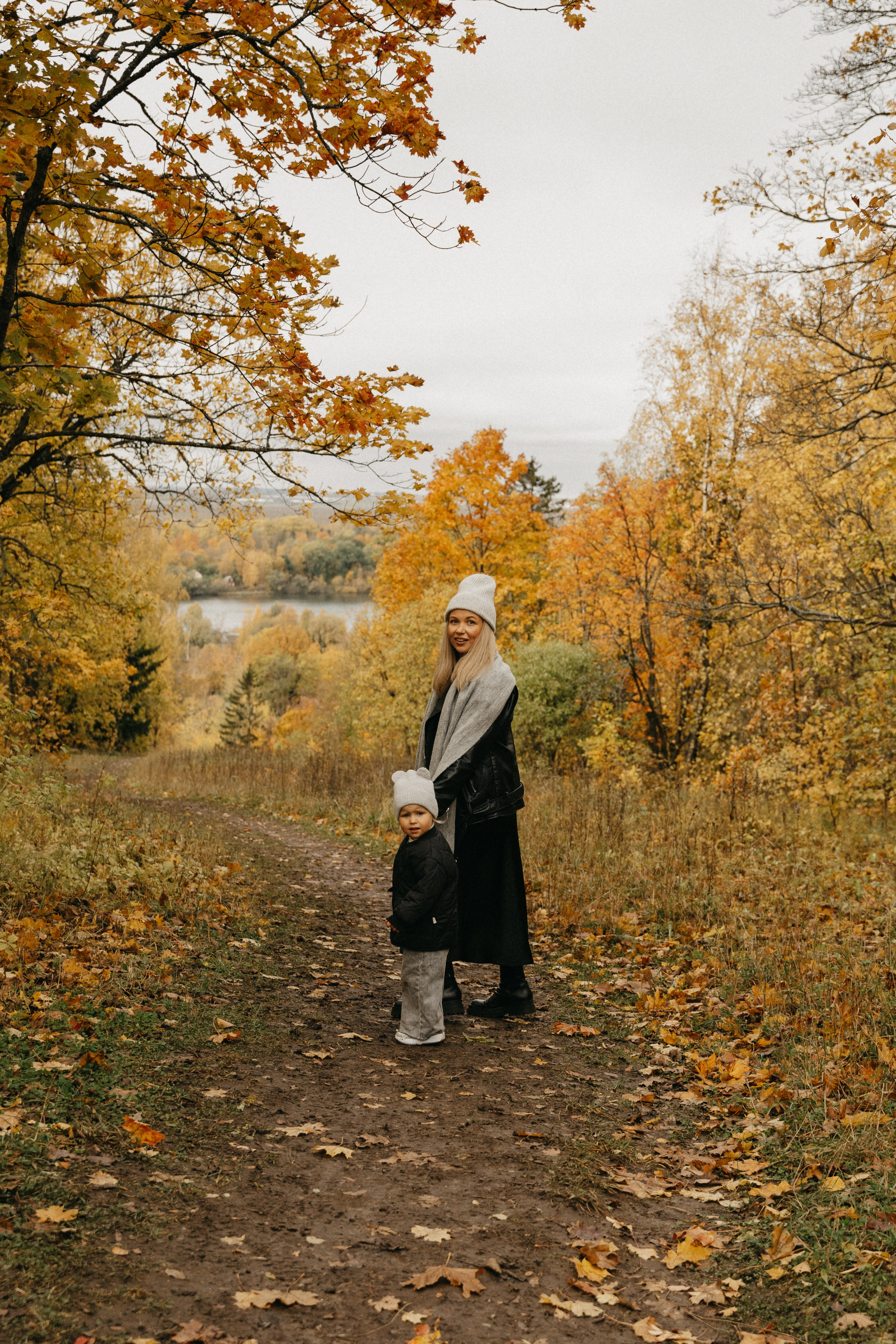 Аня и Мира. Главная