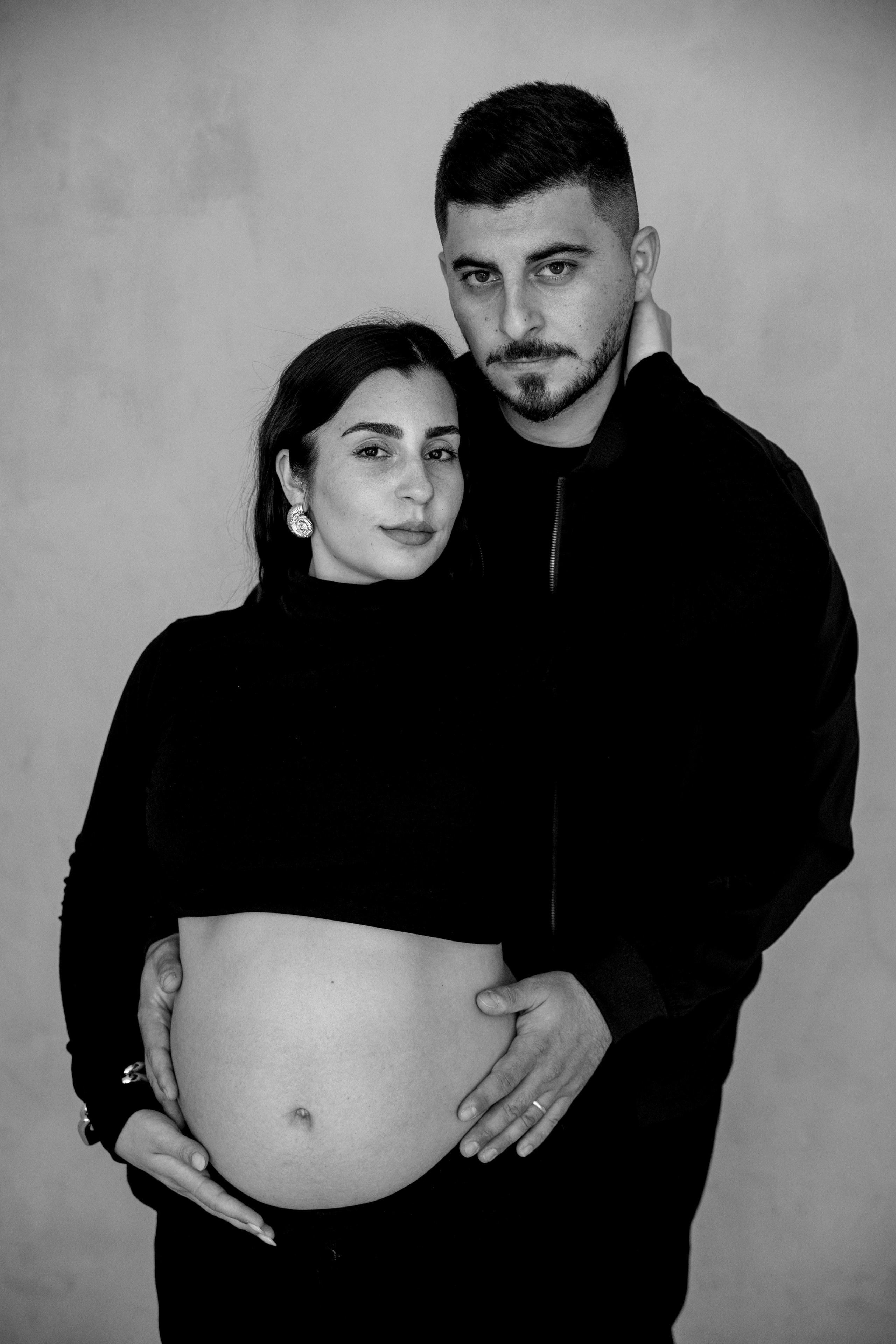 Pregnancy photoshoot inside the Grey Studio. Главная