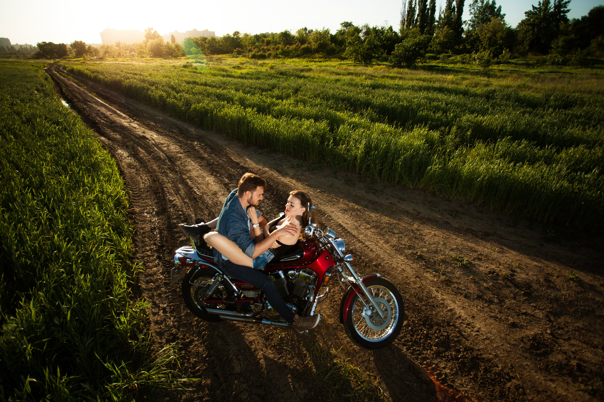 Сергей, Евгения и мотоцикл. Семейный и детский фотограф в Краснодаре Брусилова Марина