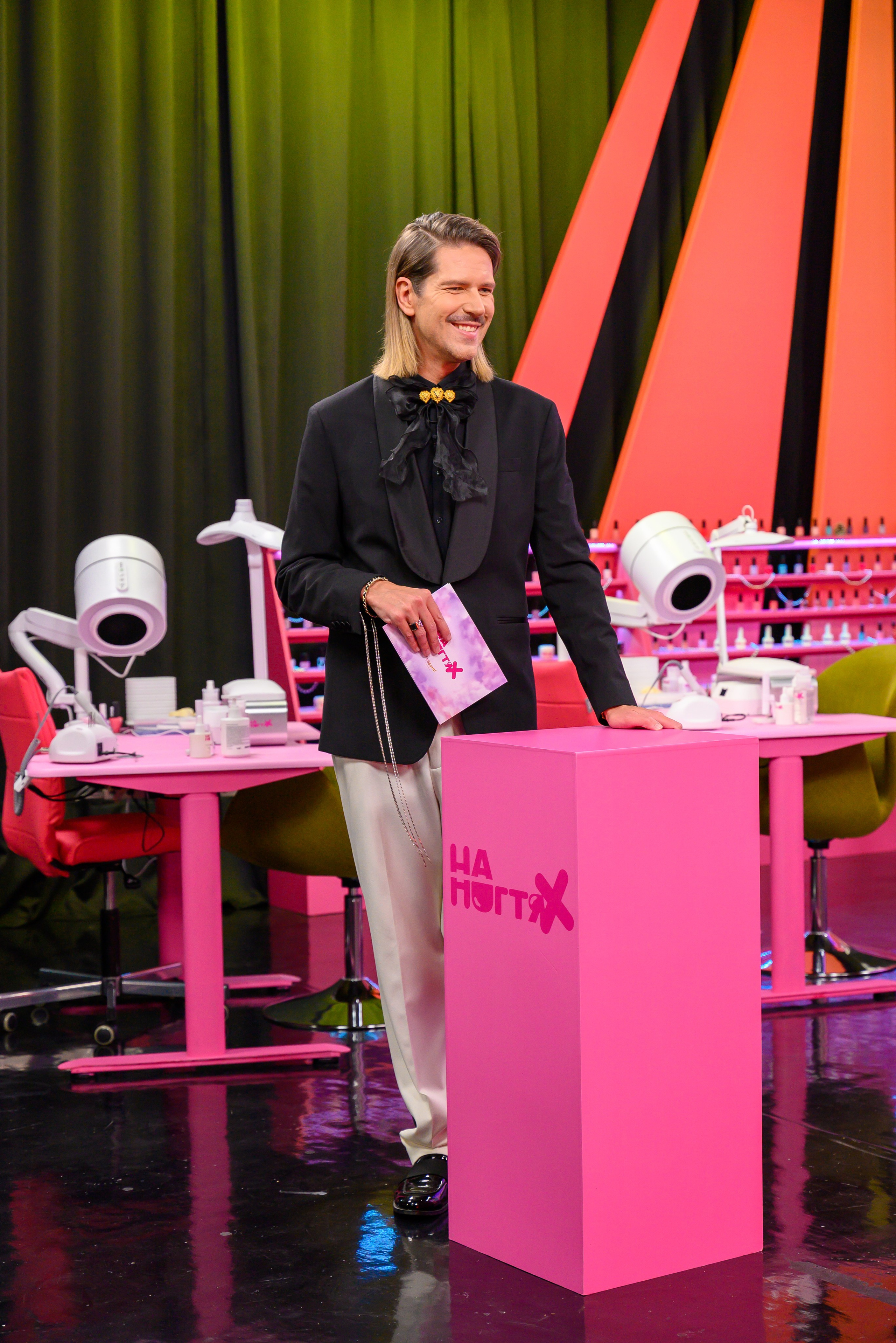 шоу на Ногтях, Даня Грачев, стилист Даниил Грачев, маникюр, 4 hands, телеканал Суббота