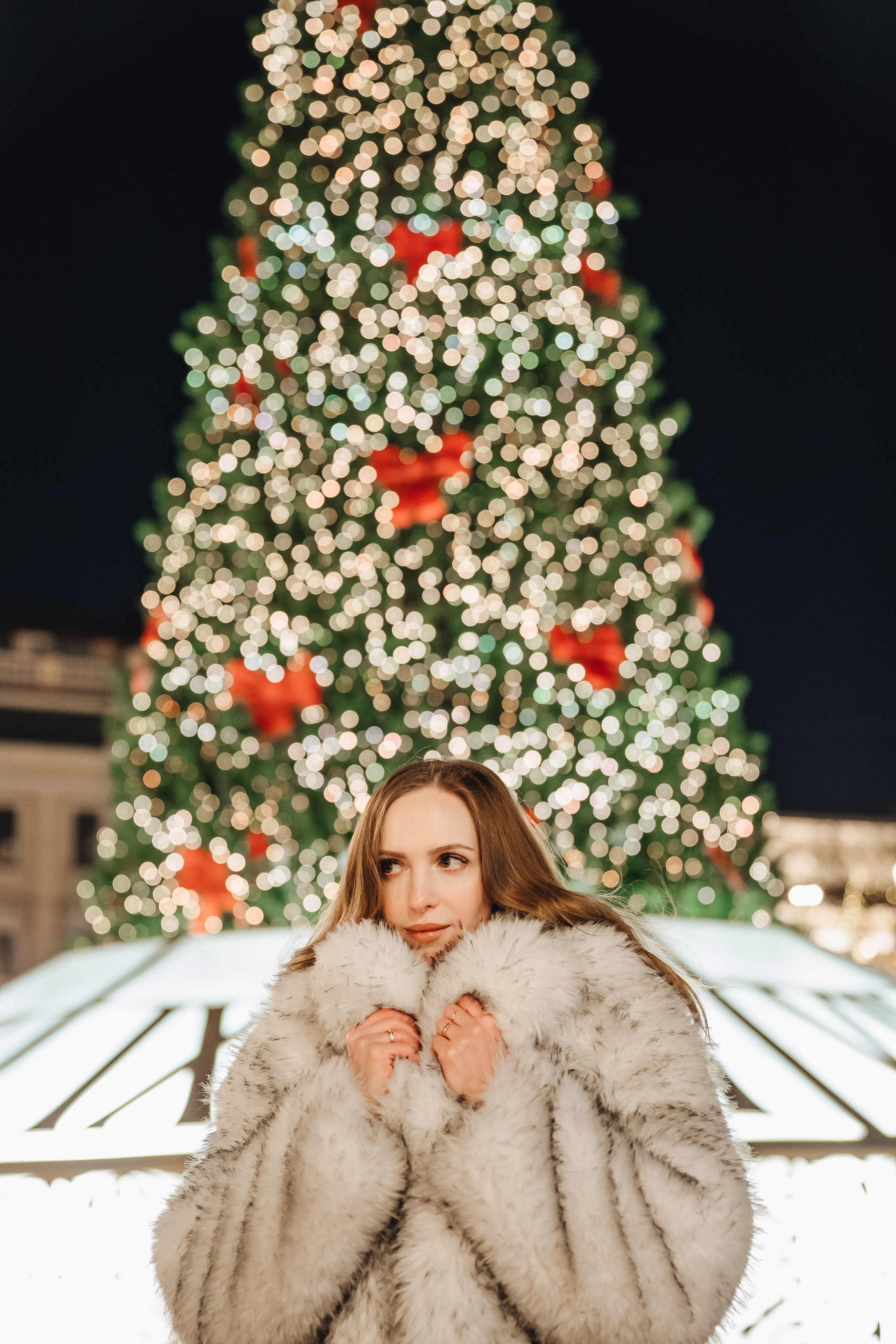 ПРОГУЛКА НА МАНЕЖНОЙ ПЛОЩАДИ ДЛЯ ДЕВУШКИ ПЕРЕД НОВЫМ ГОДОМ (НОВОГОДНЯЯ ФОТОСЕССИИЯ НА МАНЕЖНОЙ ПЛОЩАДИ). Профессиональный фотограф, Санкт-Петербург — Виктория Богомолова