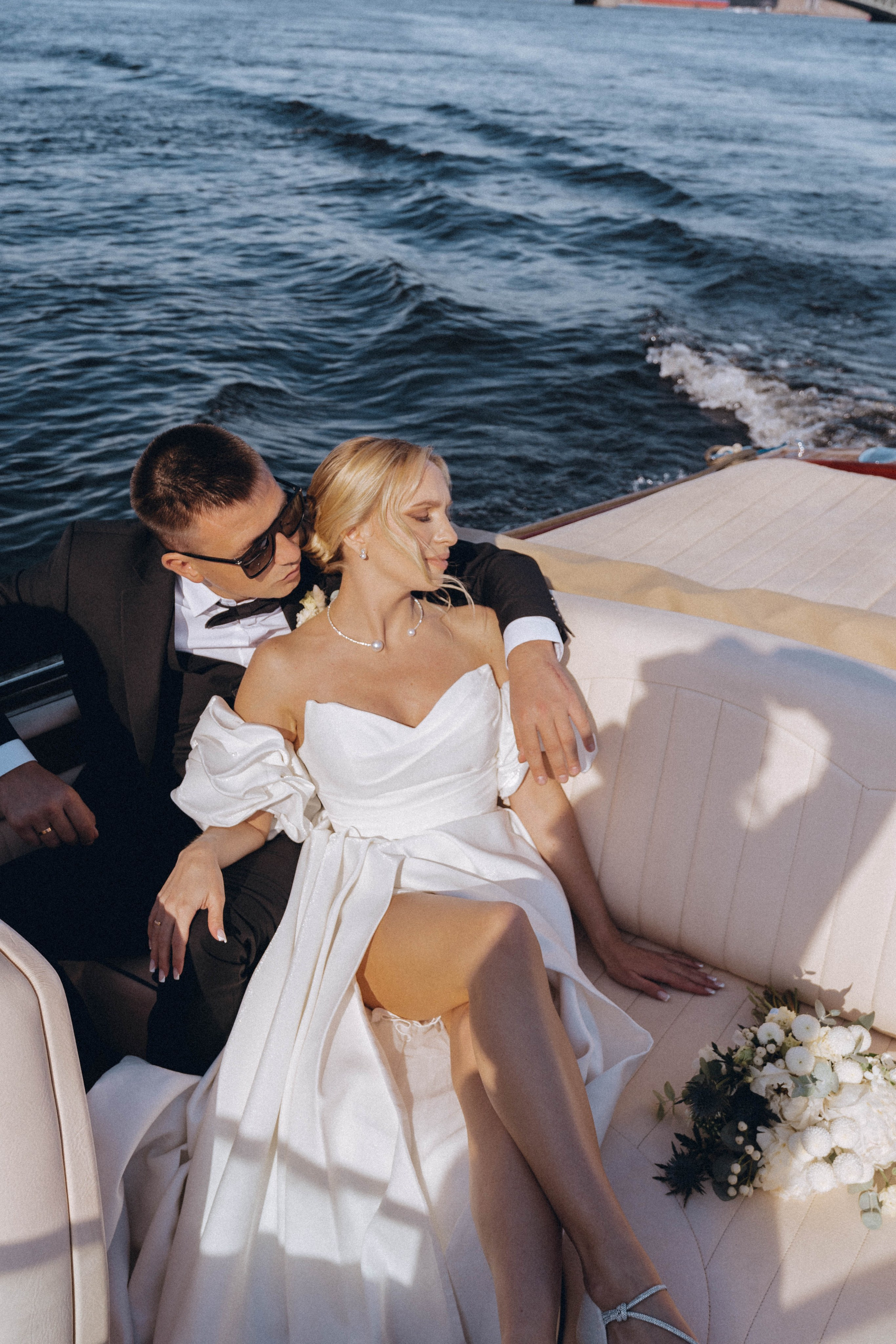 СВАДЕНБНАЯ СЬЕМКА НА КАТЕРЕ ПО КАНАЛАМ САНКТ-ПЕТЕРБУРГА И В АКВАТОРИИ НЕВЫ. Профессиональный фотограф, Санкт-Петербург — Виктория Богомолова