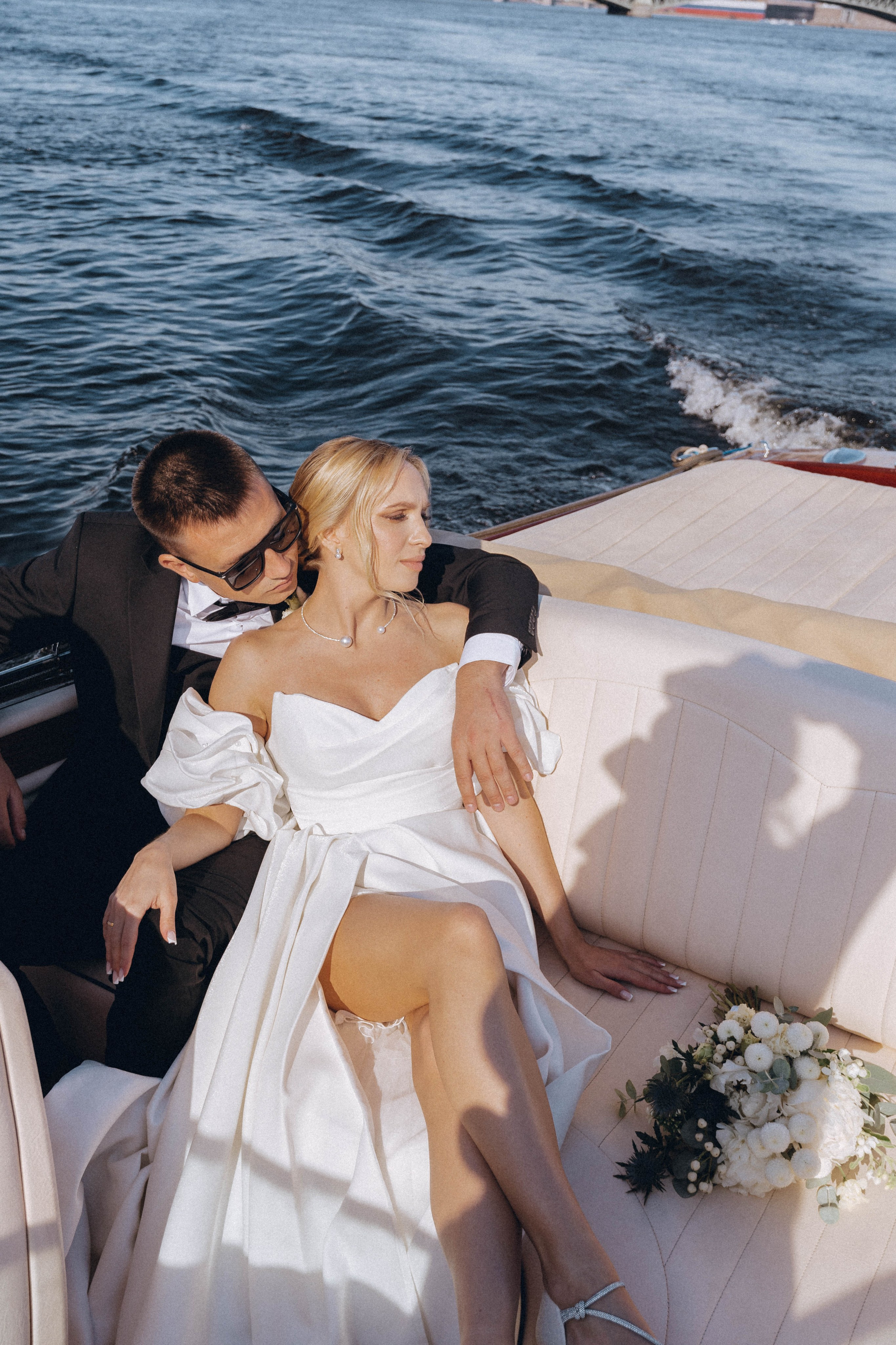 СВАДЕНБНАЯ СЬЕМКА НА КАТЕРЕ ПО КАНАЛАМ САНКТ-ПЕТЕРБУРГА И В АКВАТОРИИ НЕВЫ. Профессиональный фотограф, Санкт-Петербург — Виктория Богомолова