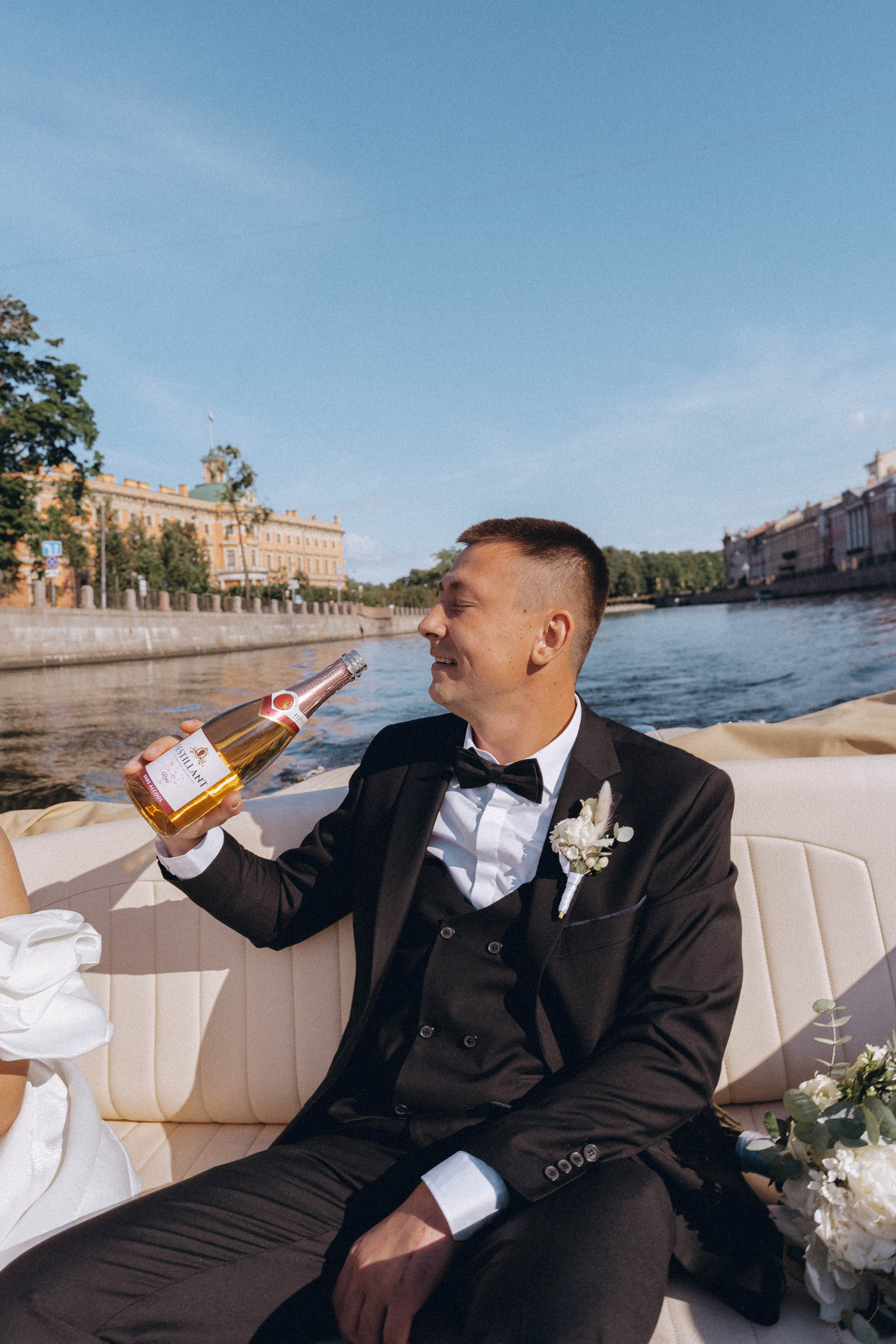 СВАДЕНБНАЯ СЬЕМКА НА КАТЕРЕ ПО КАНАЛАМ САНКТ-ПЕТЕРБУРГА И В АКВАТОРИИ НЕВЫ. Профессиональный фотограф, Санкт-Петербург — Виктория Богомолова