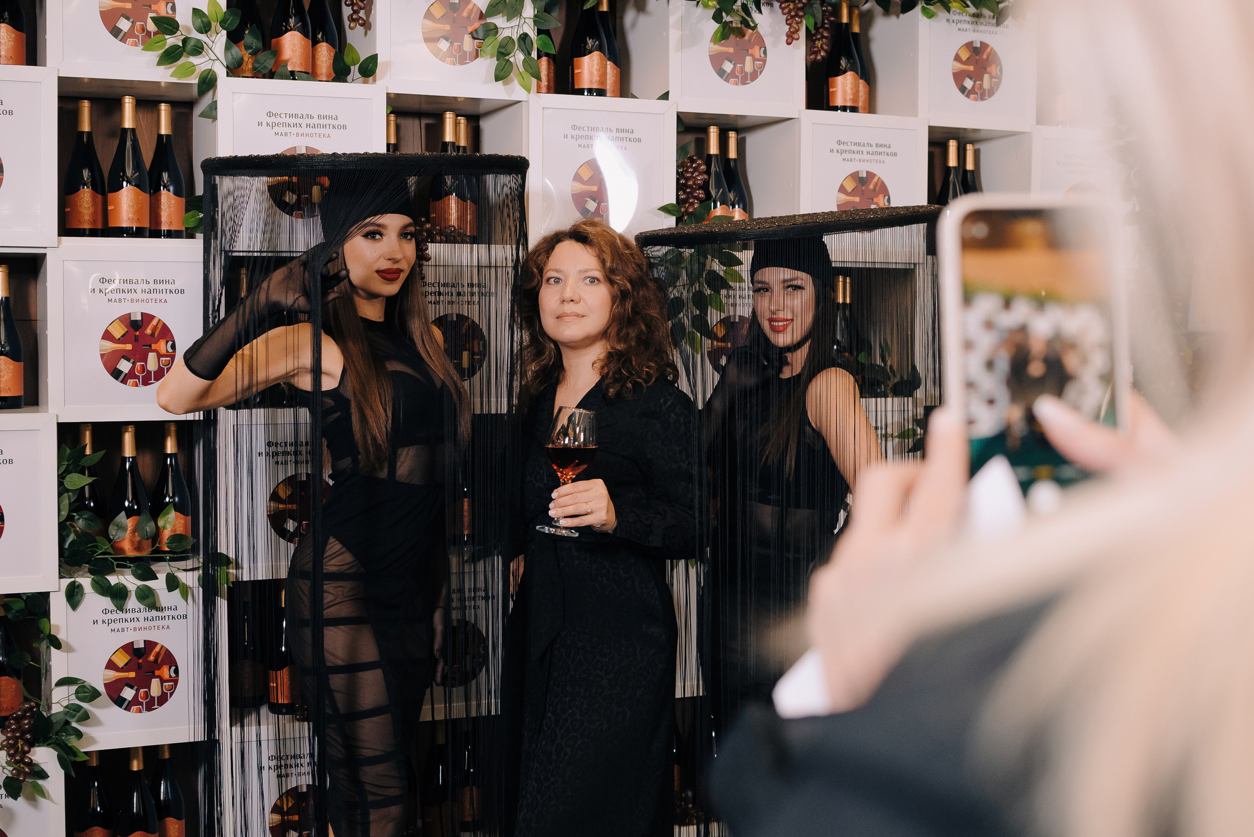 ФЕСТИВАЛЬ ВИНА И КРЕПКИХ НАПИТКОВ МАВТ-ВИНОТЕКА. Репортажный фотограф Зуев Роман г. Челябинск