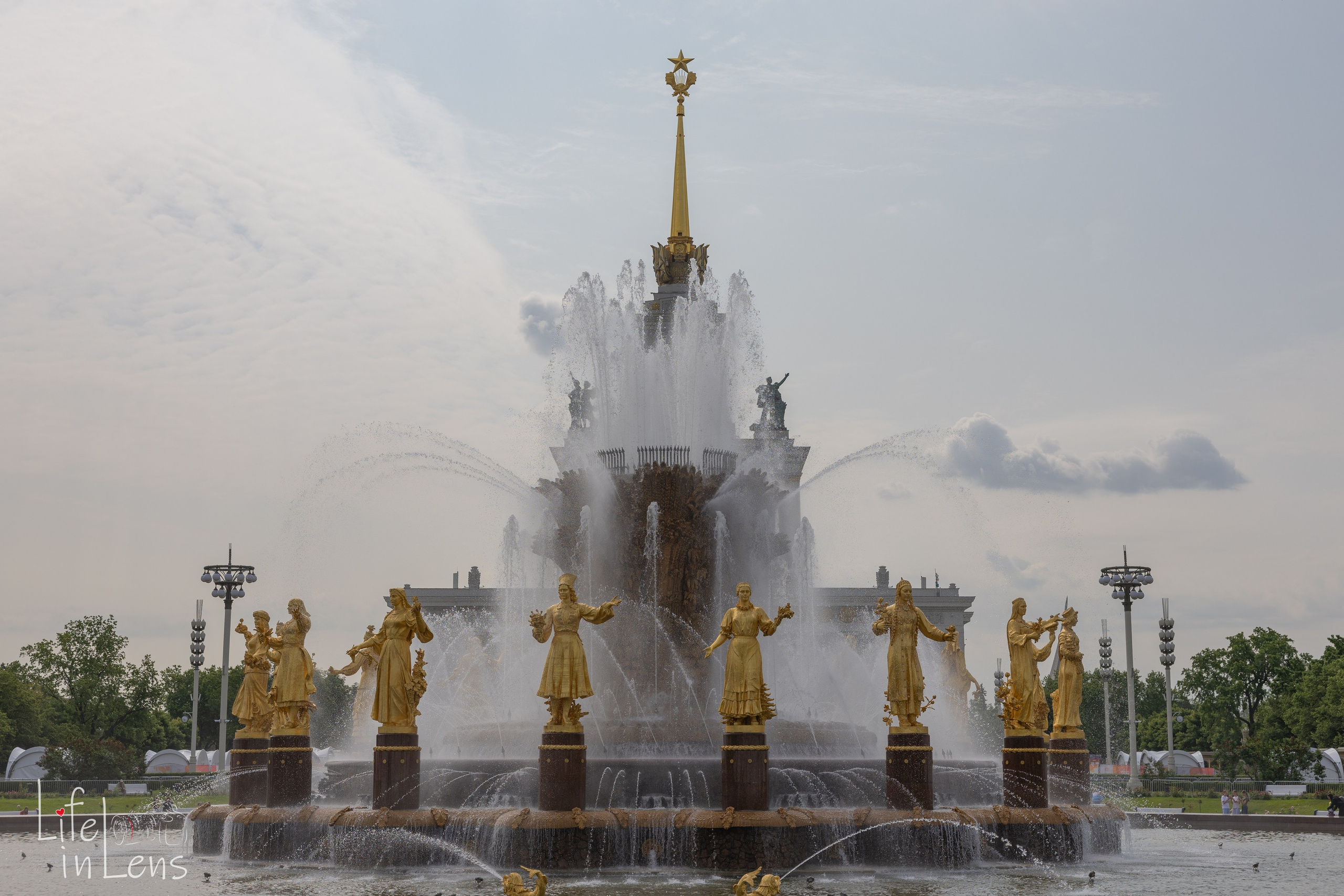 ВДНХ. День России. Фотограф, получающий удовольствие от своей работы