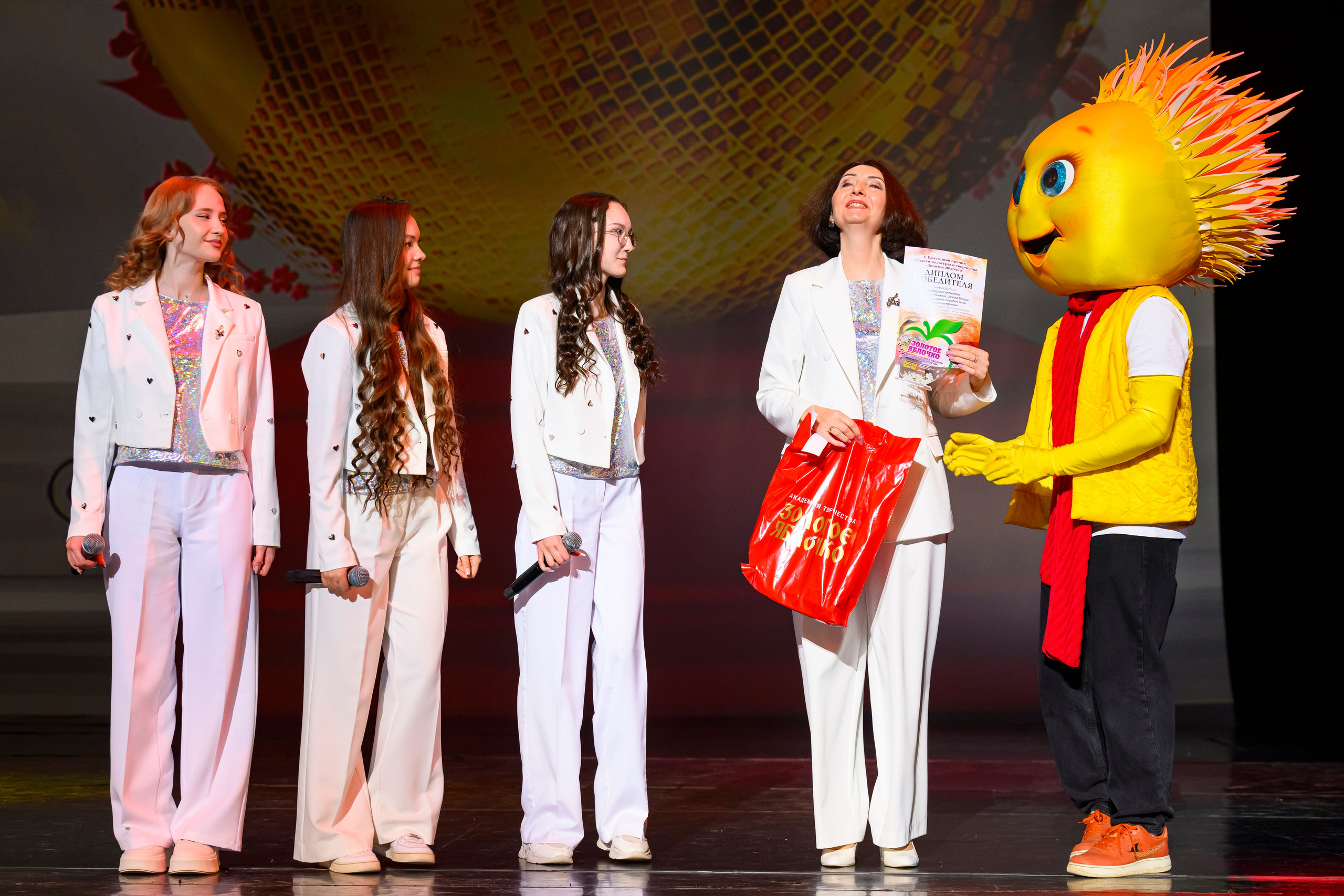 23 апреля, часть 1, БКЗ Октябрьский, г. Санкт-Петербург. Золотое яблочко