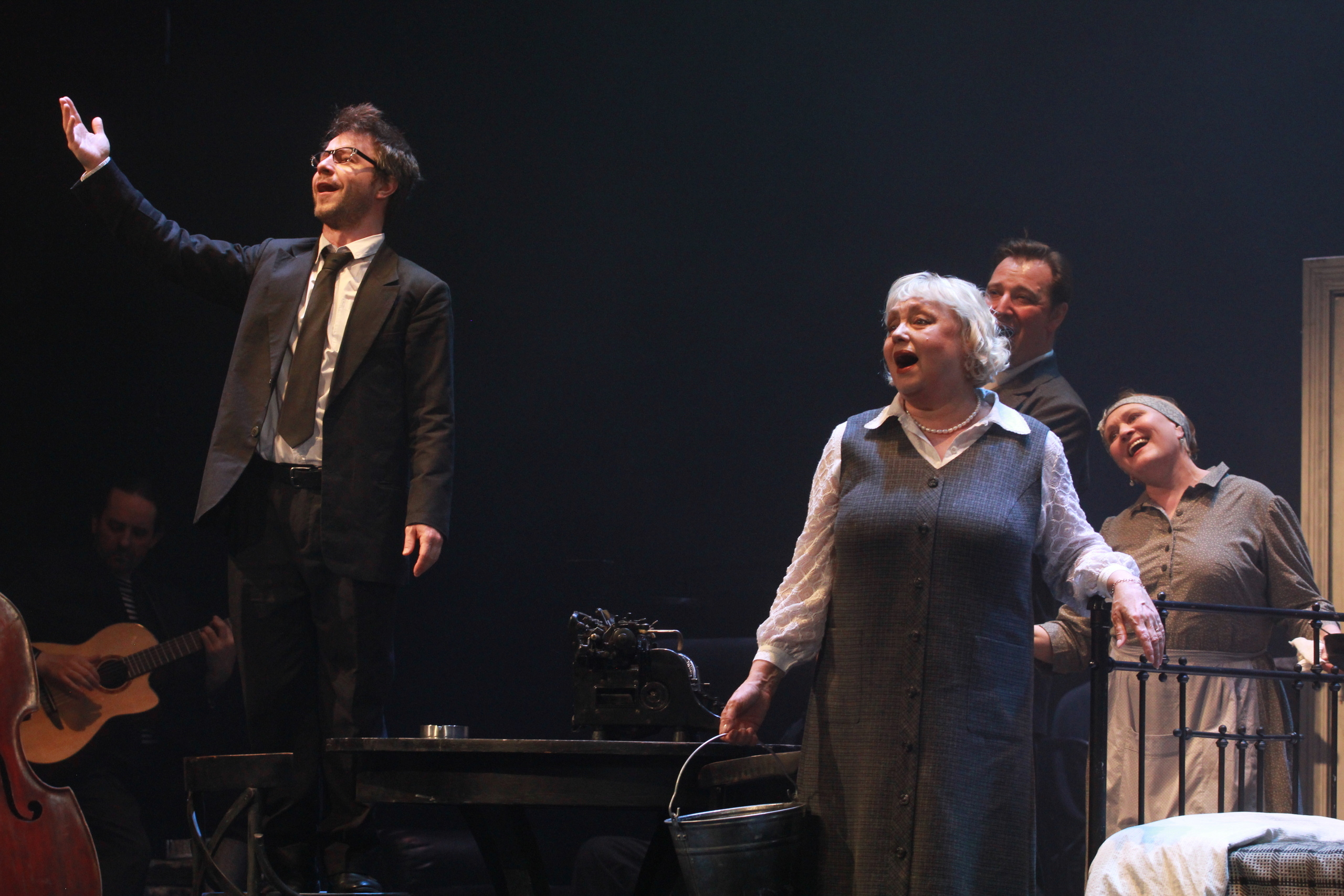 «Старый дом», Центр драматургии и режиссуры, Москва. Фоторепортаж. Театральная фотосъёмка