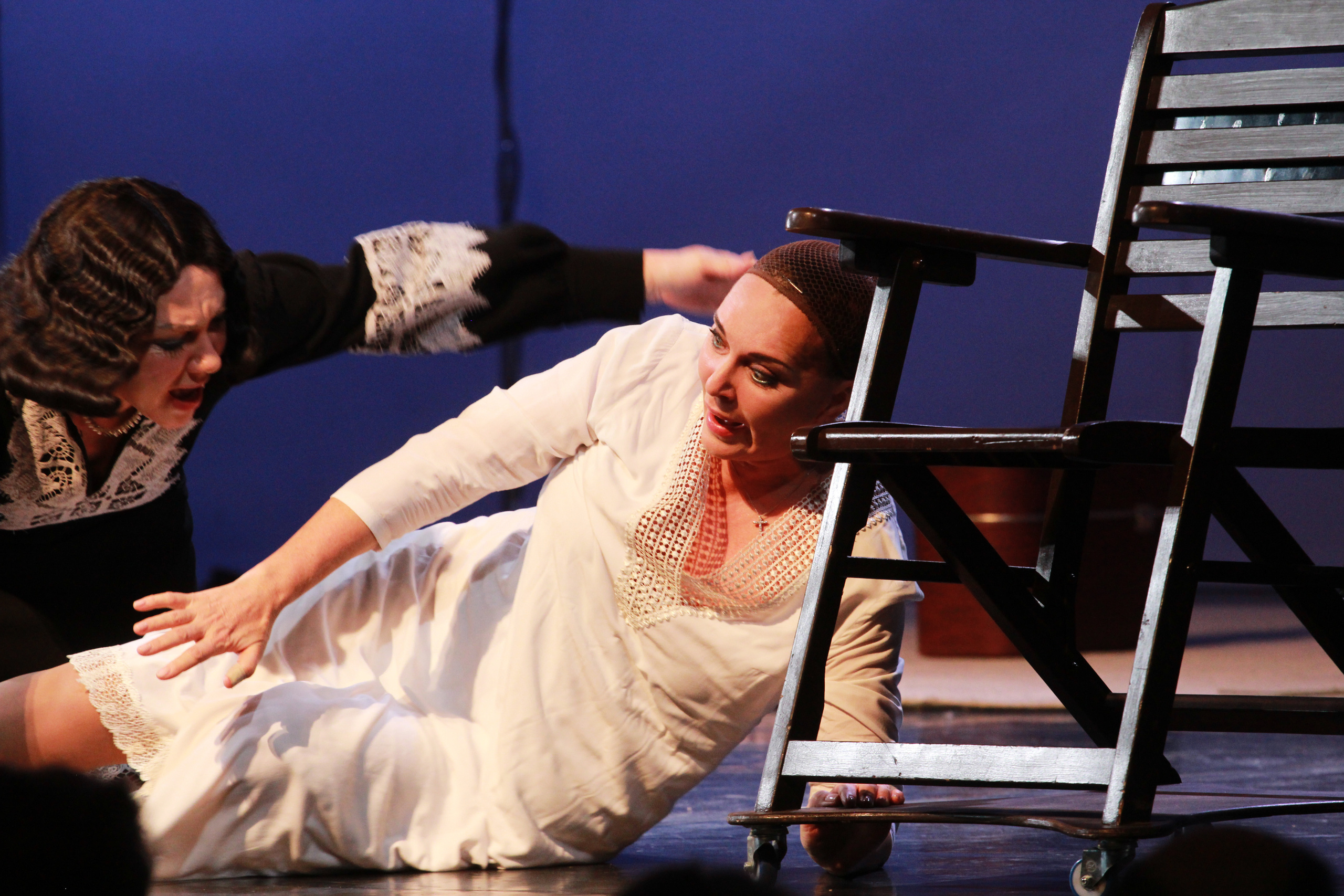 «Вражда», Елена Яковлева, Татьяна Лютаева. Режиссер Владимир Панков. Фоторепортаж. Театральная фотосъёмка