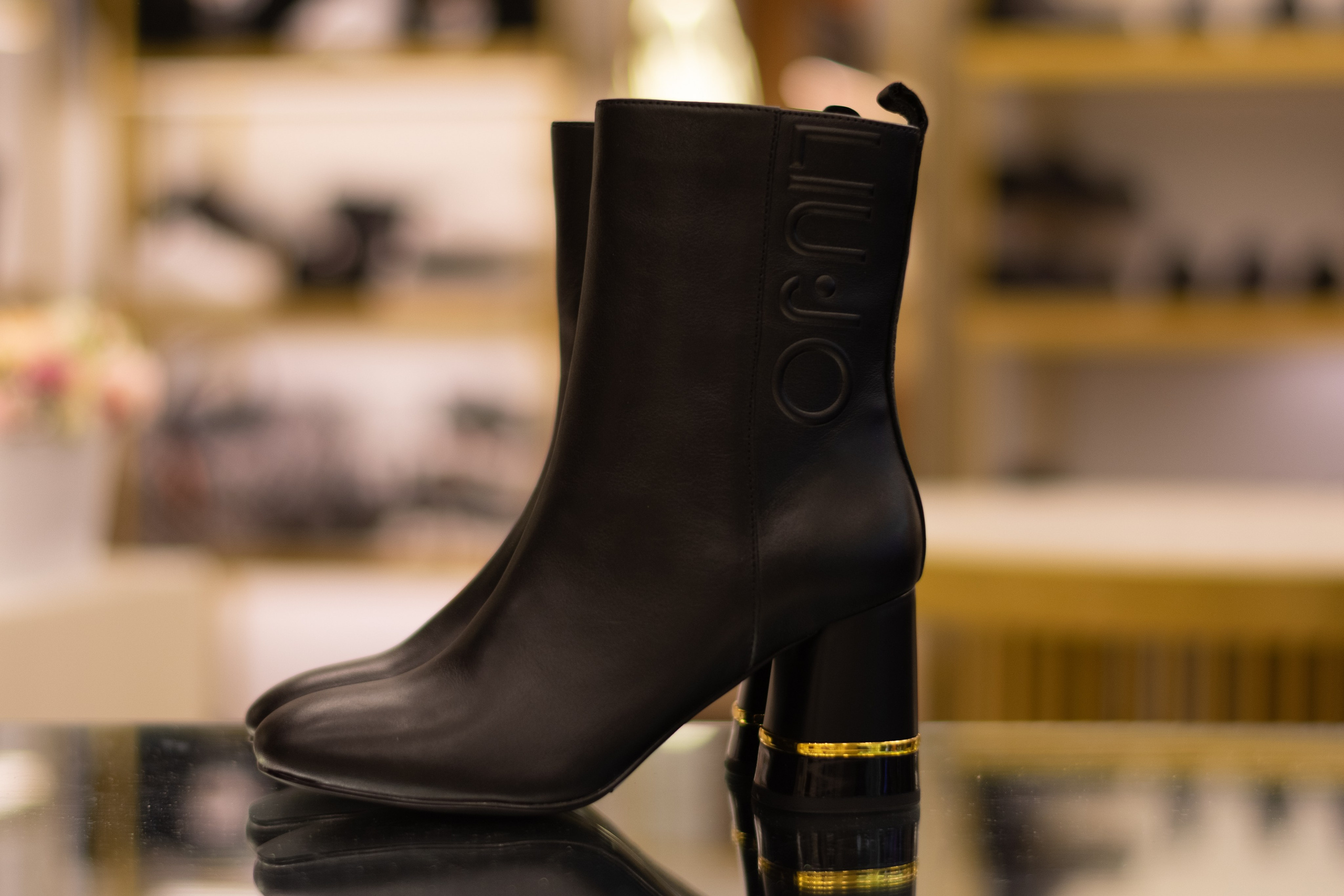 Для организаций. Предметная фотосессия для обувного магазина Capsula. Фотограф/видеограф Богдан Голованов