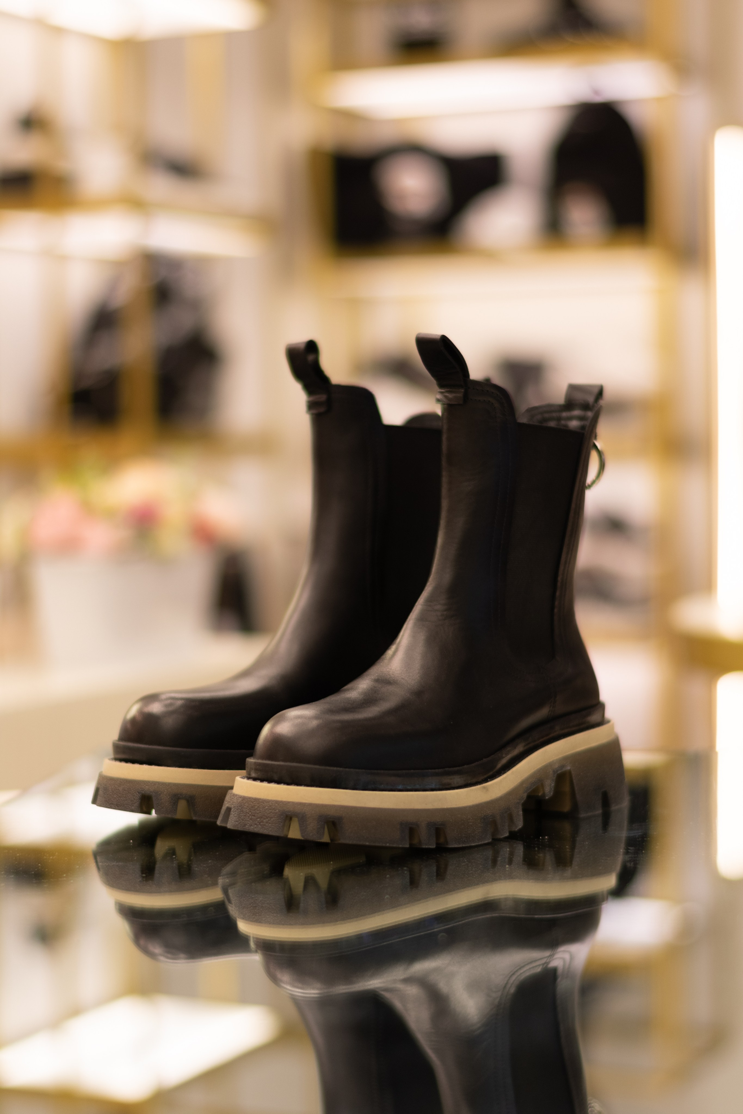 Для организаций. Предметная фотосессия для обувного магазина Capsula. Фотограф/видеограф Богдан Голованов