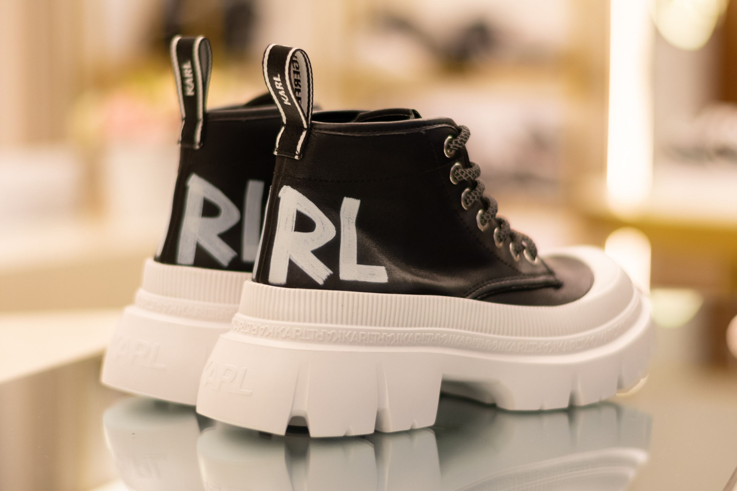 Для организаций. Предметная фотосессия для обувного магазина Capsula. Фотограф/видеограф Богдан Голованов