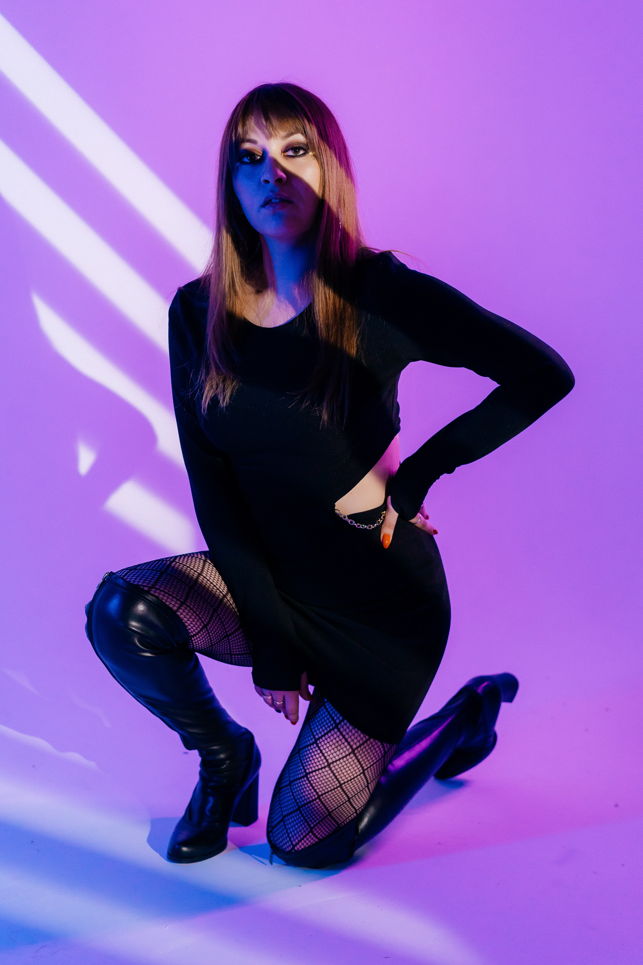 Фотосессия в неоновом свете в фотостудии. Фотограф и видеограф Смоленск | Студия Цезарь