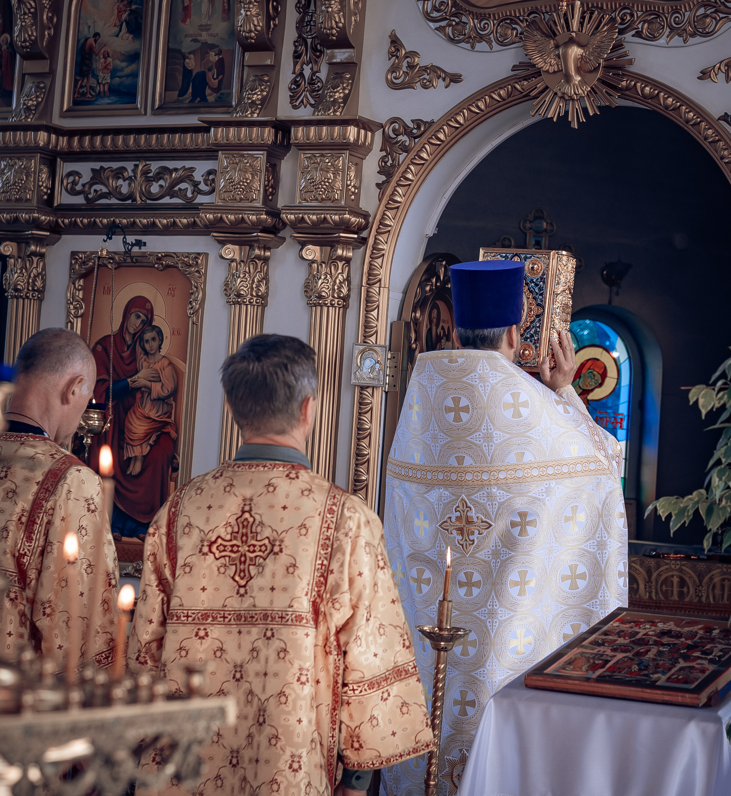Воскресная служба в Рождественско-Николаевском храме. Фотографы крещения/венчания  Красноярск Татьяна и Вячеслав Переваловы