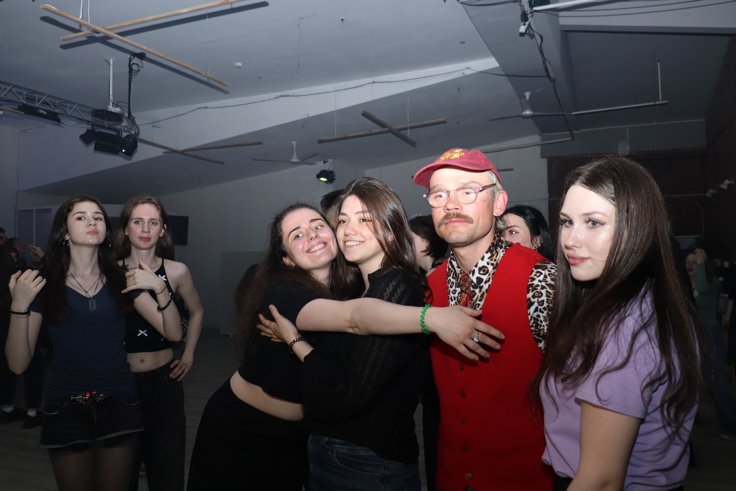 Дискотека 90х молодёжного «клуба 52». Ивентный фотограф в Санкт-Петербурге Олег Комков