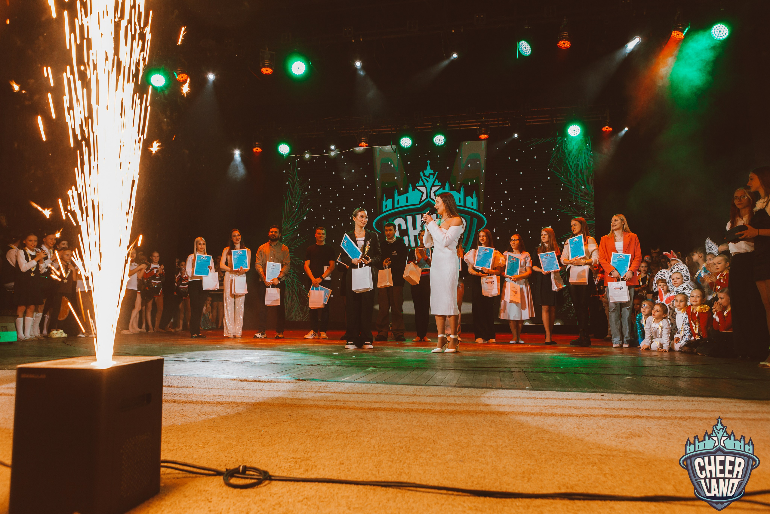 КОСМИЧЕСКОЕ НОВОГОДНЕЕ ПУТЕШЕСТВИЕ «CHEER LAND». Репортажный, семейный, свадебный, портретный фотограф