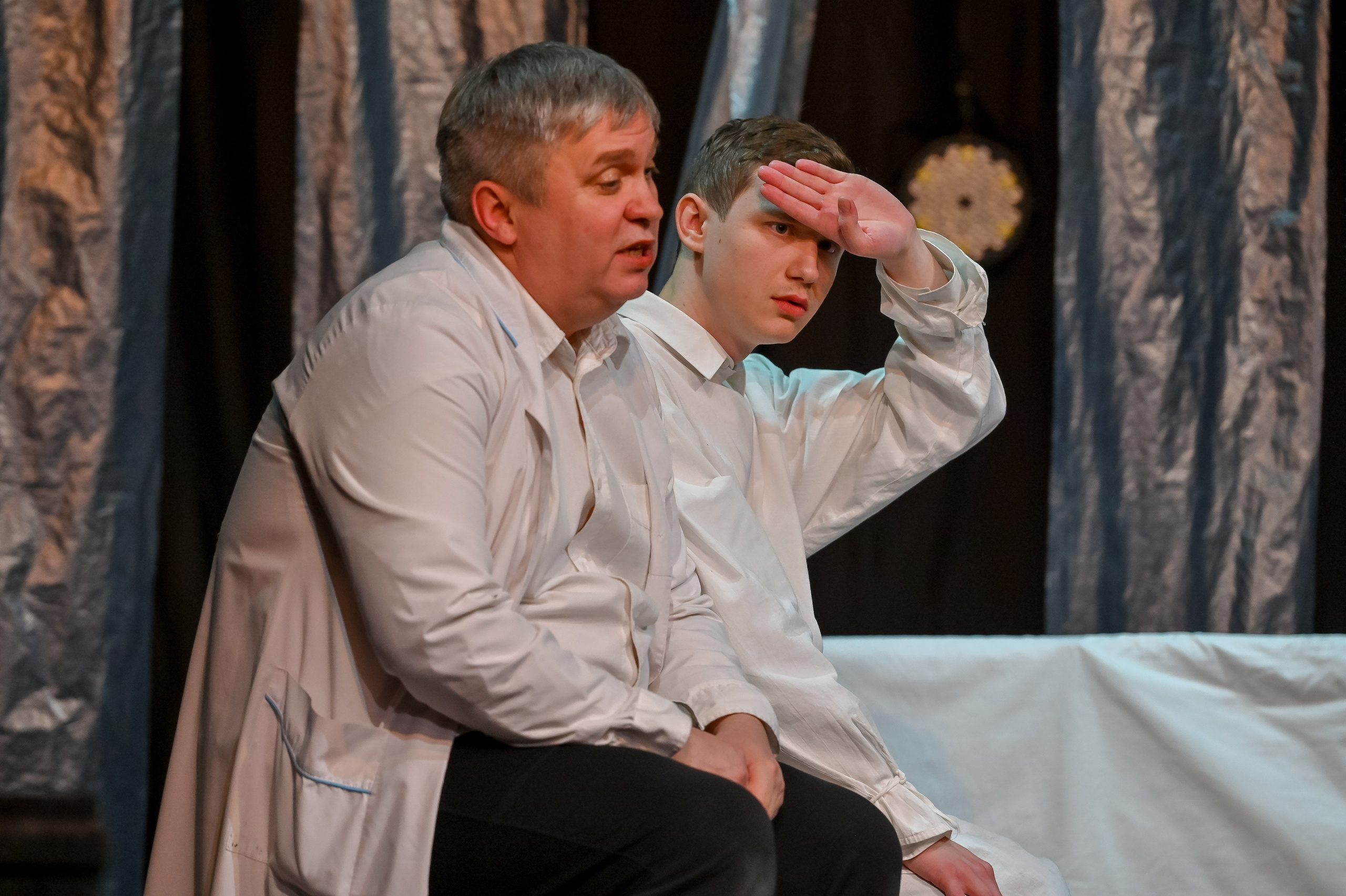 «Записки юного врача» в Театре Артиста 01.03.2024. Репортажный профессиональный фотограф-любитель