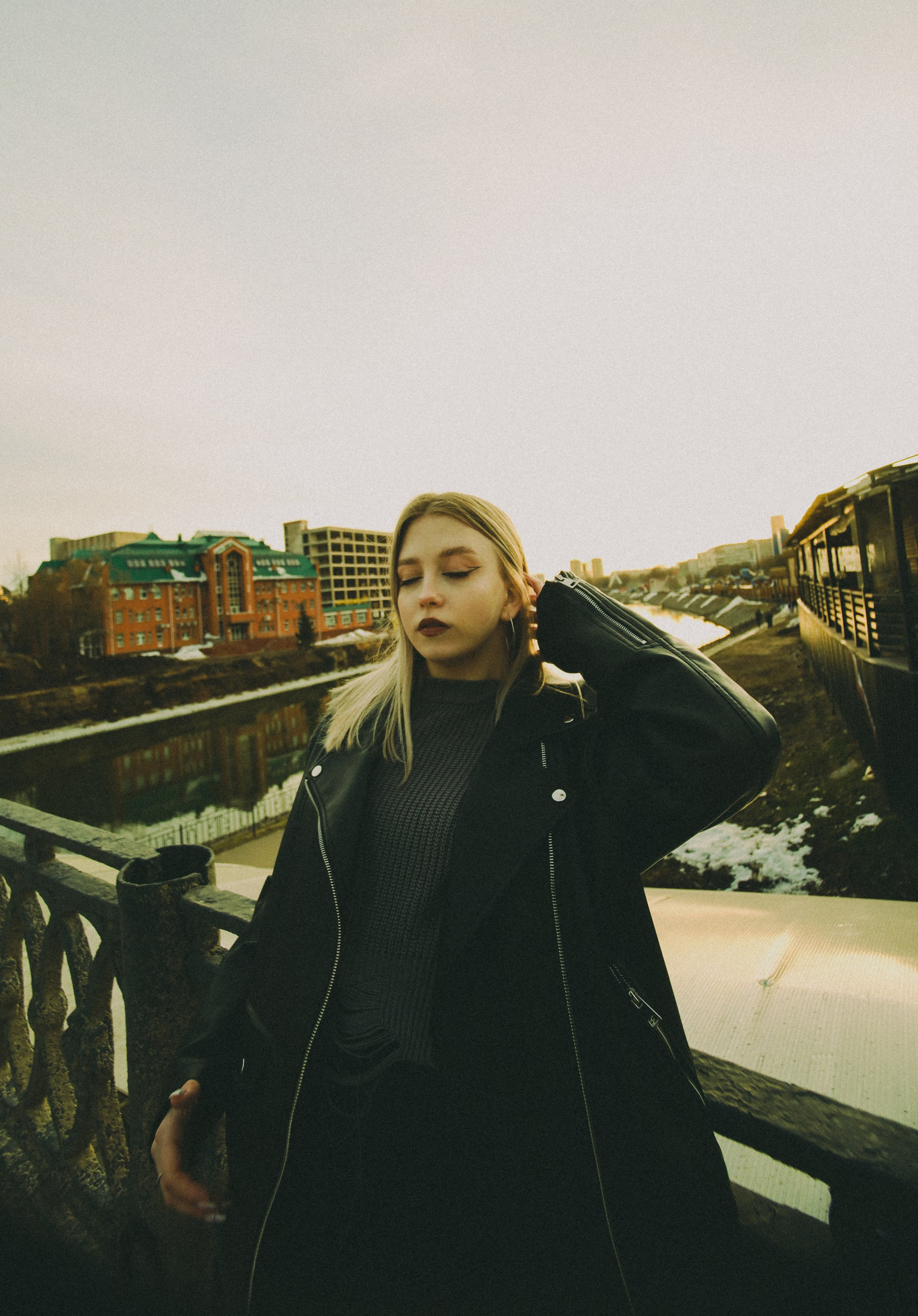Leather jacket. Sun Betty — кинофотограф Элизабет