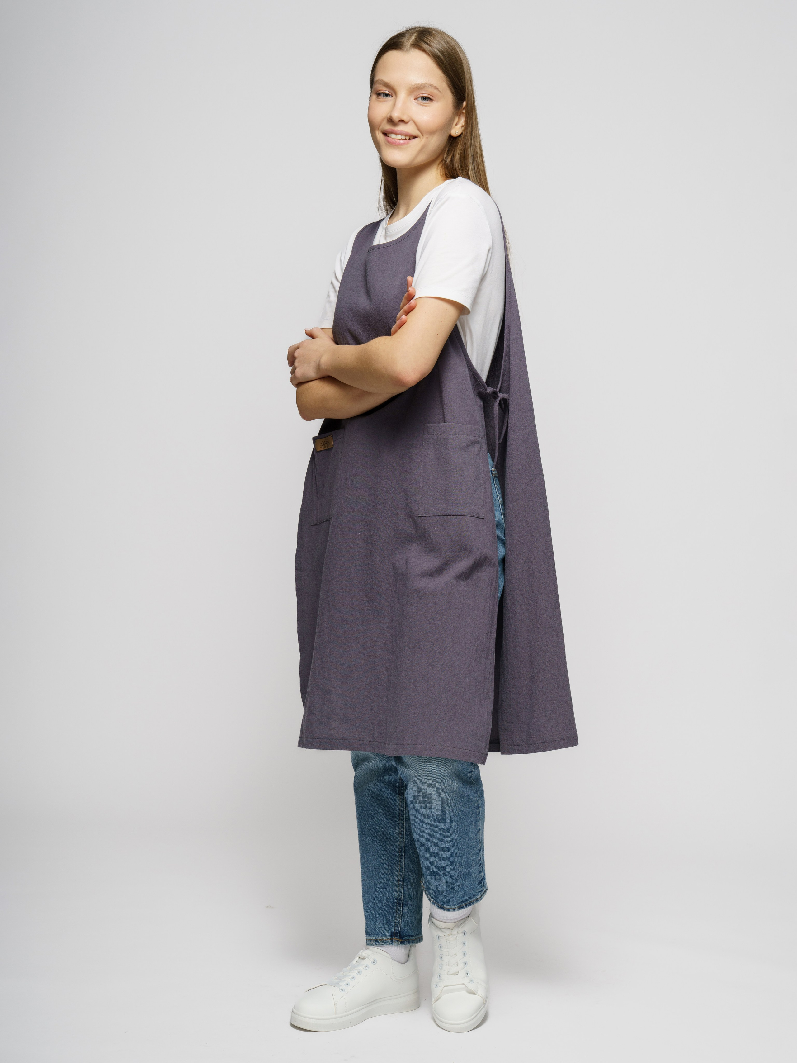 Лён (фартук, сорочки), модель Оксана. KED Production — продакшн из СПб. Создаём фото, видео и контент, который помогает брендам и селлерам продавать больше