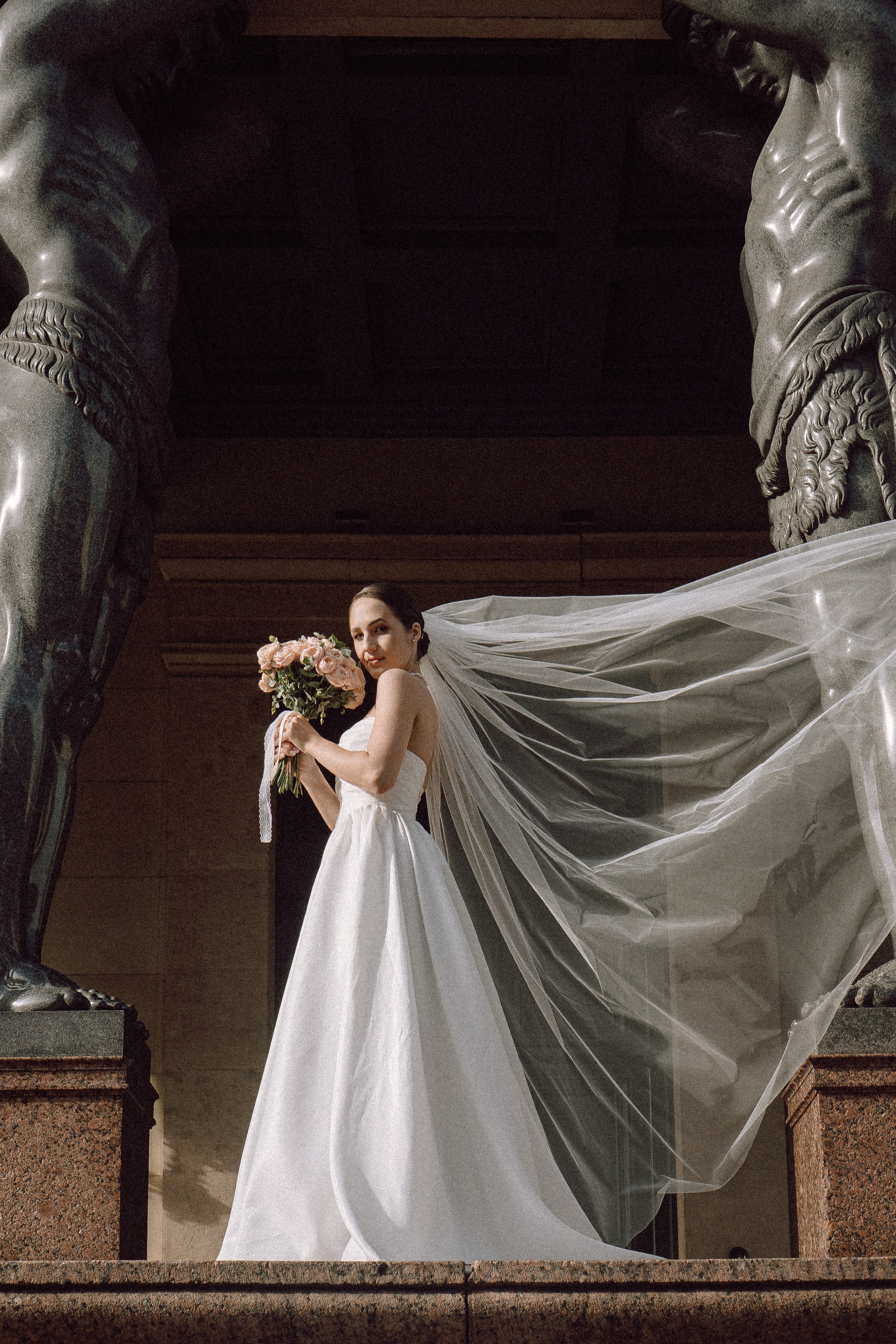 СВАДЕБНАЯ ПРОГУЛКА В САНТК-ПЕТЕРБУРГЕ (ИСАКИЕВСКИЙ СОБОР, ЗИМНЯЯ КАНАВКА, ЭРМИТАЖ И БОЛЬШАЯ МОРСКАЯ УЛИЦА). Профессиональный фотограф, Санкт-Петербург — Виктория Богомолова