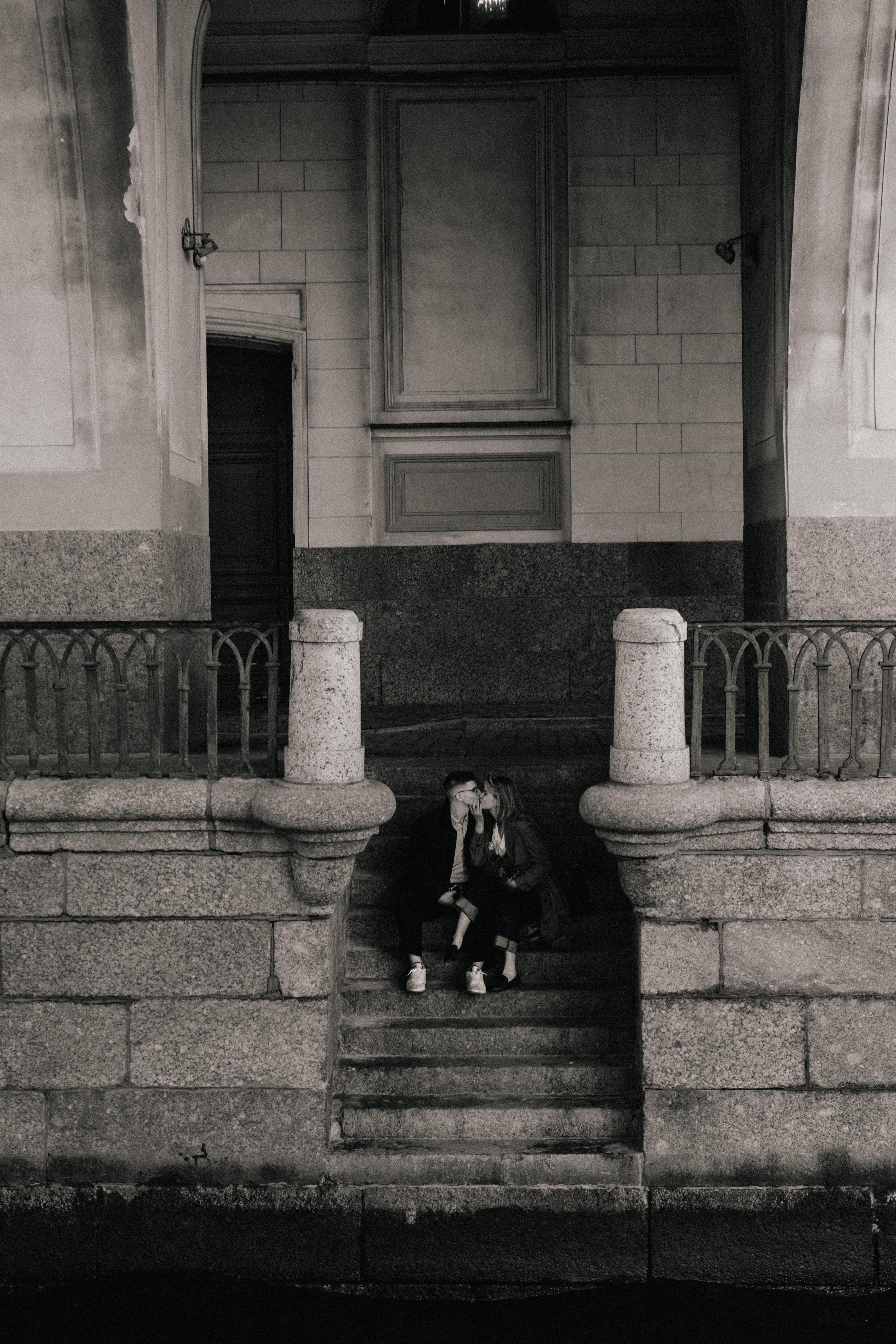 Парная фотосессия в Санкт-Петербурге. Фотосессия лавстори СПб. Федосова Елизавета - свадебный фотограф СПб. Фотосессия в Питере с собакой. Марсово поле. Зимняя канавка. Фотосессия у Невы.