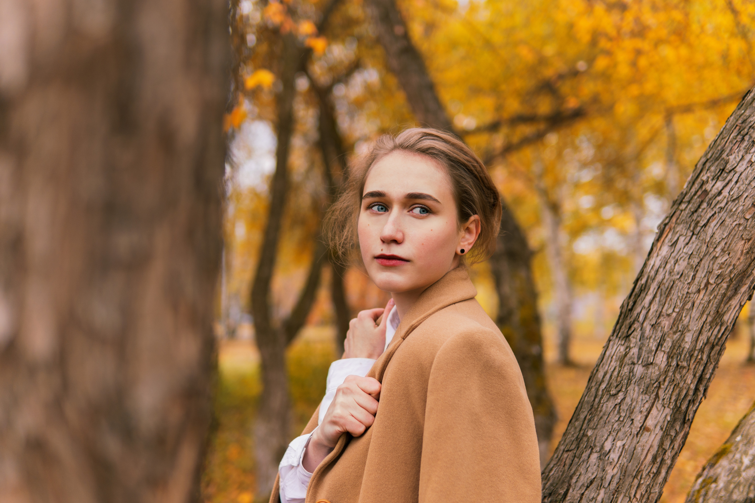 Полина в осеннем парке. Портретный, репортажный и свадебный фотограф в Екатеринбурге Денис Южаков