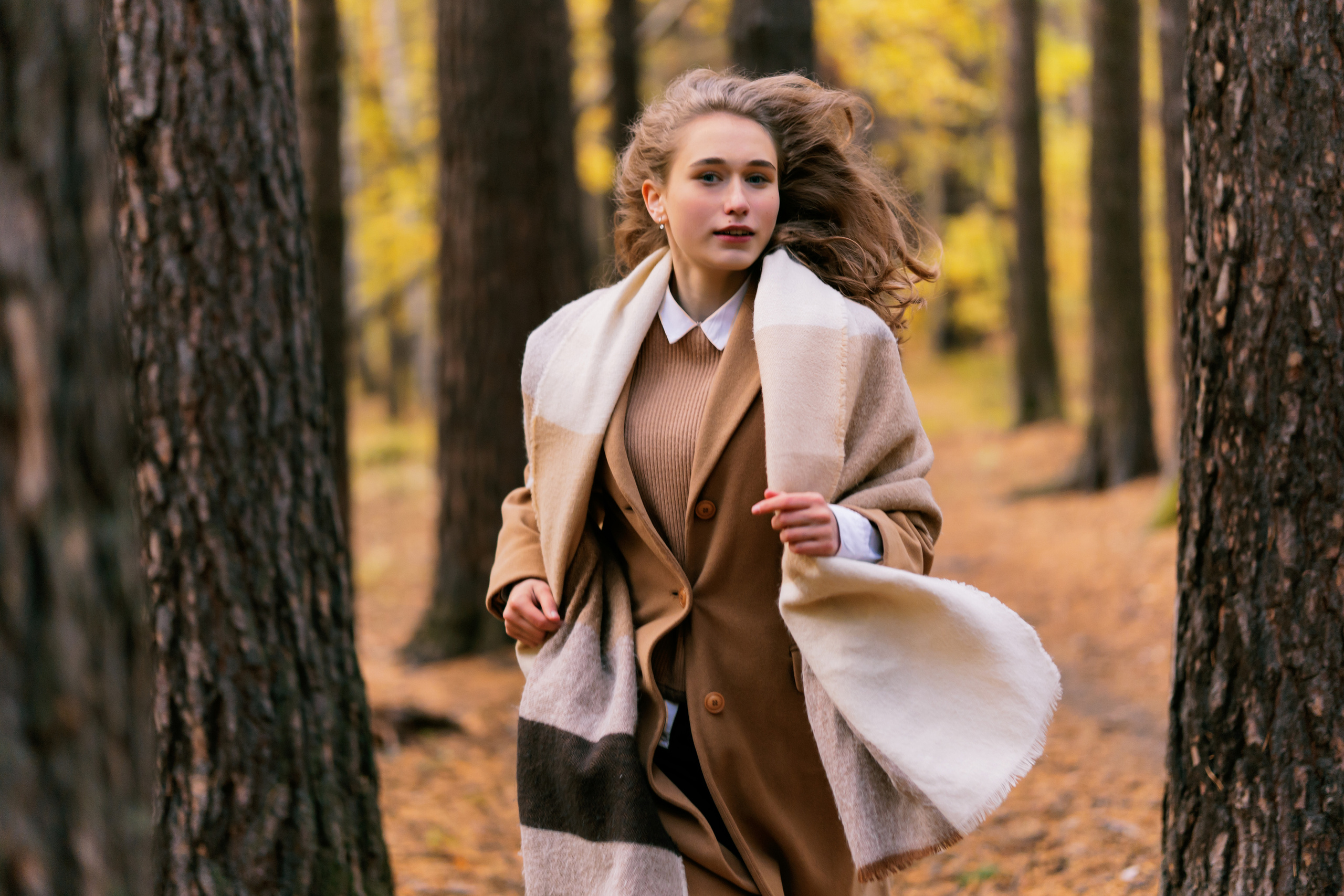 Полина в осеннем парке. Портретный, репортажный и свадебный фотограф в Екатеринбурге Денис Южаков