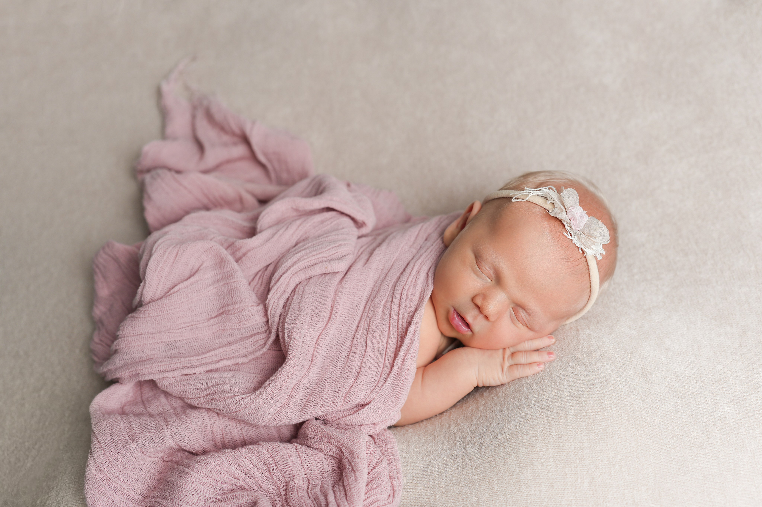 Newborn. Фотограф новорожденных и детский фотограф в Екатеринбурге Ксени