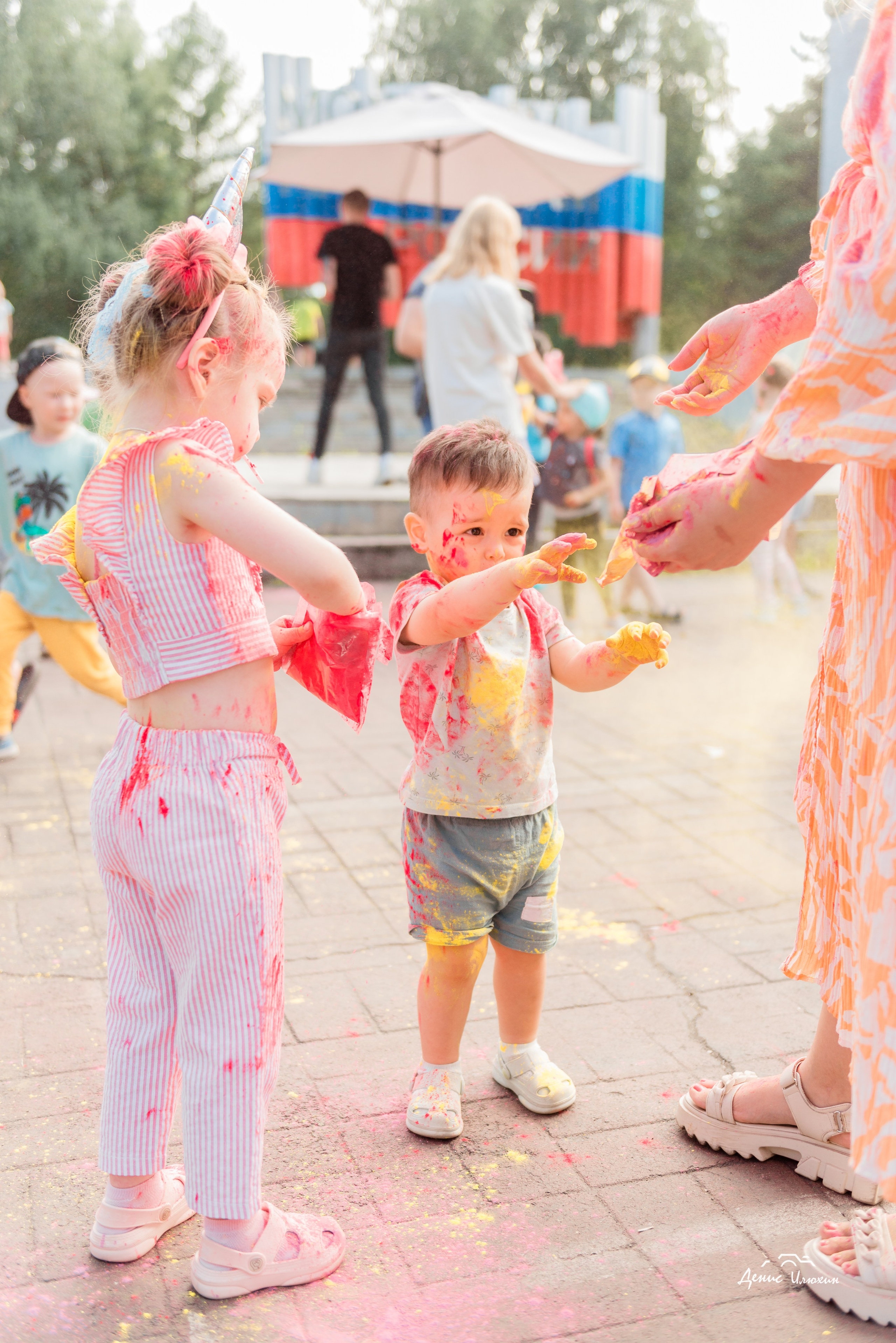 Краски Холи в Комсомольском Парке 2023. Детский фотограф, семейный фотограф и репортажи в Кемерово