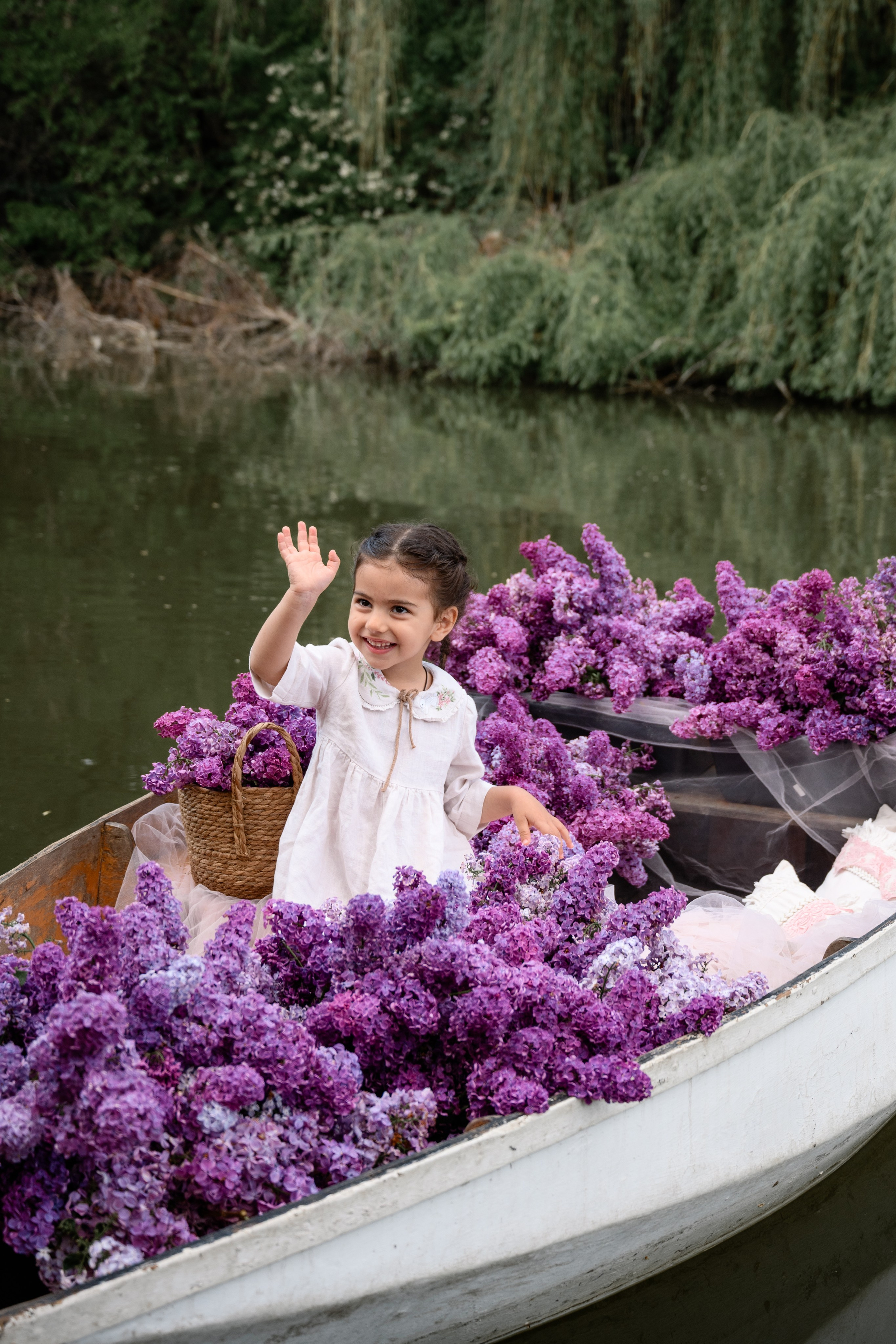 Лодка с сиренью. Фотограф в Ростове-на-Дону Оксана Филатьева