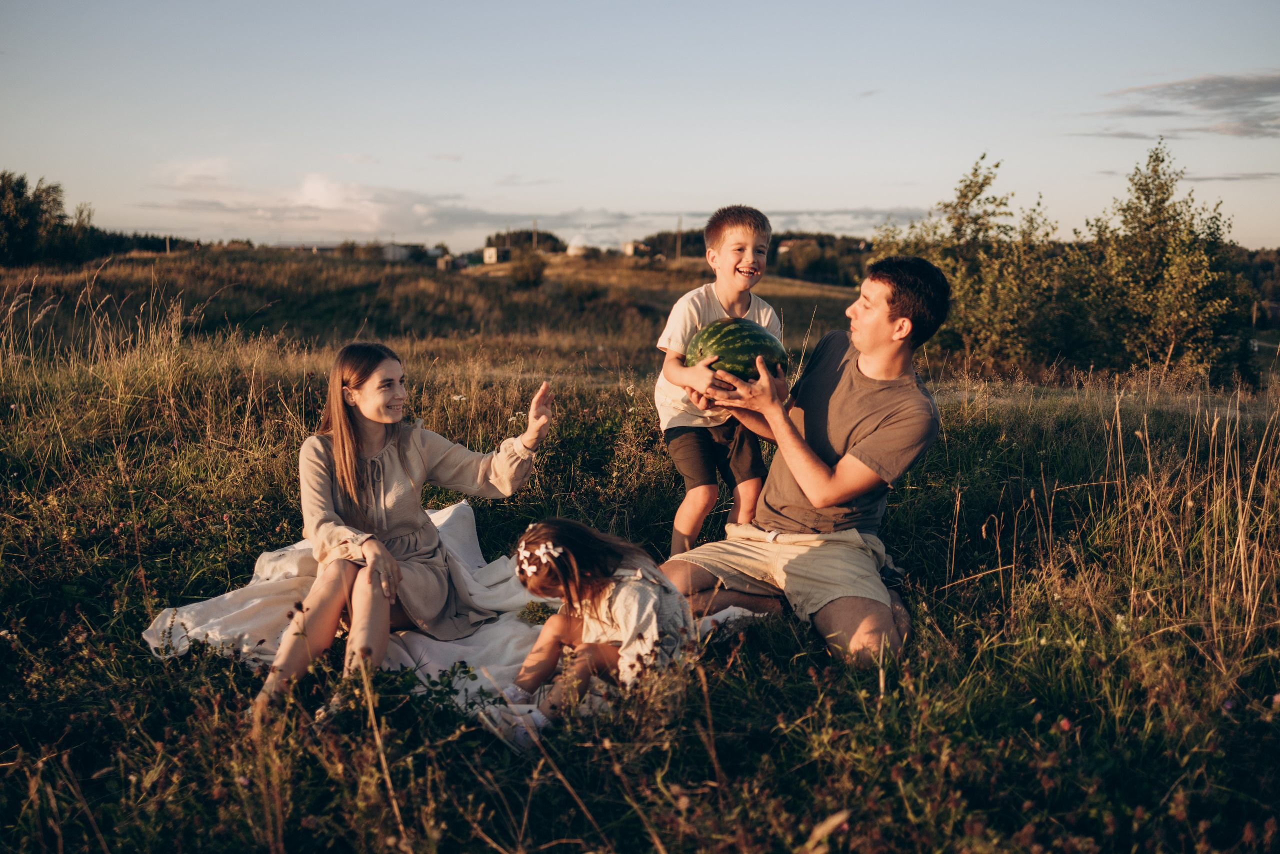 Семейная фотосессия на Колтушских высотах. Семейный и детский фотограф в Санкт-Петербурге Павлова Елена