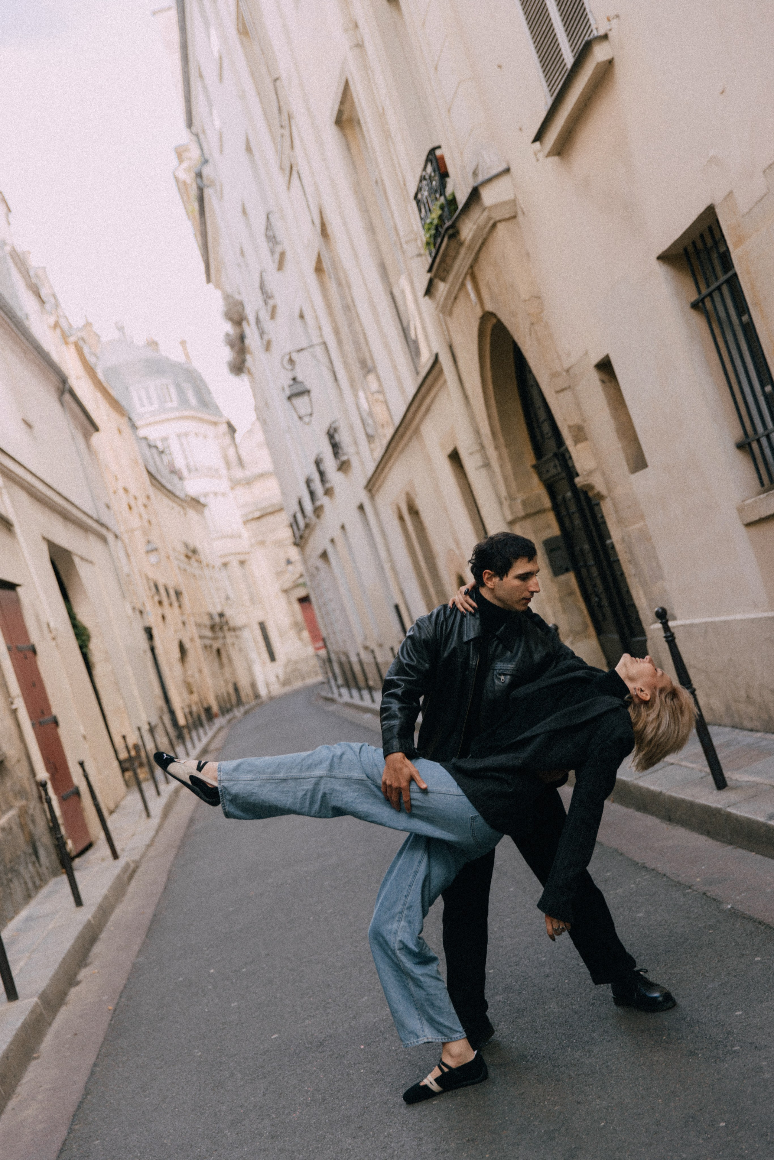 First love is something that lasts forever. Photographer in Paris