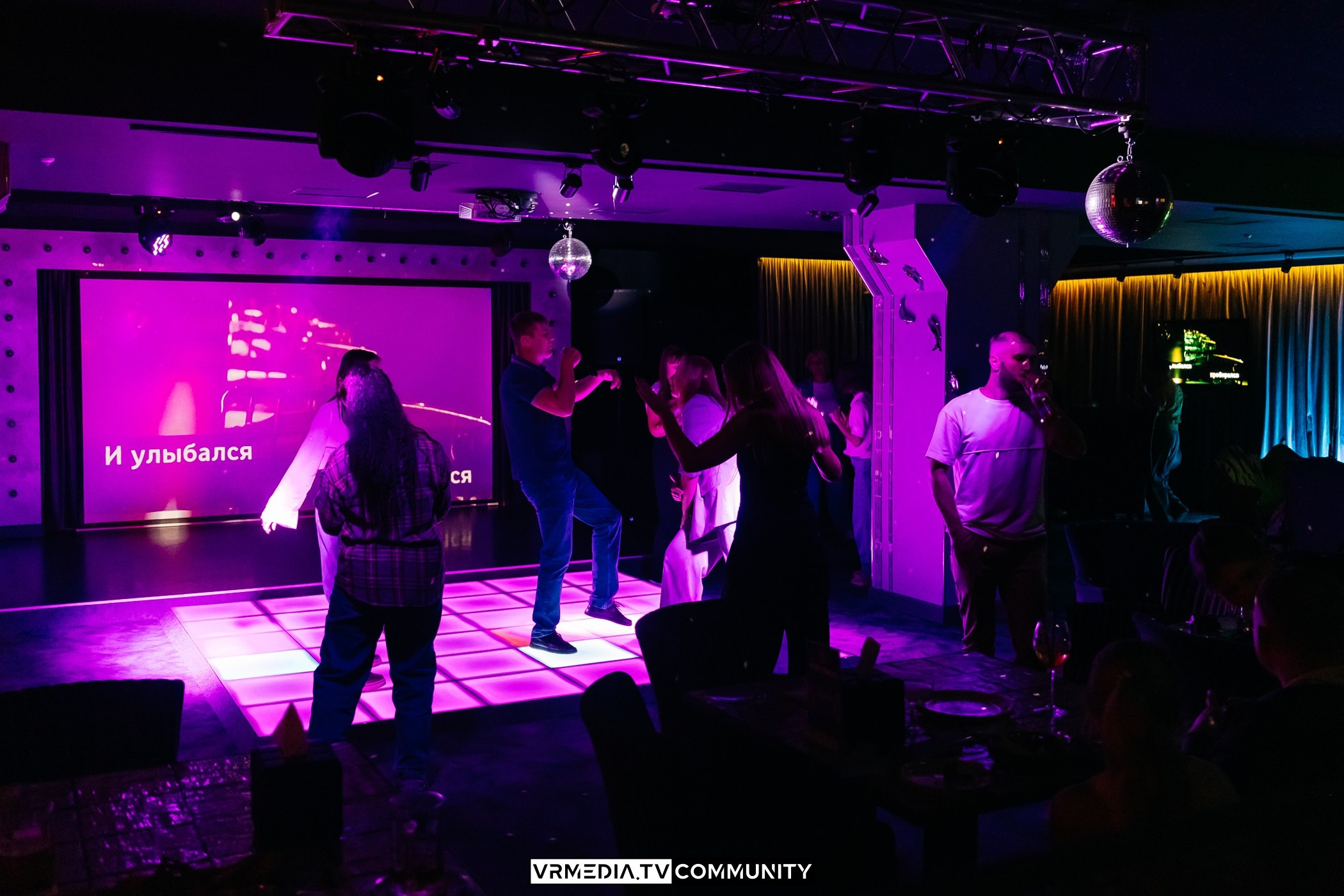 Выходные в караоке-баре «Volna»
