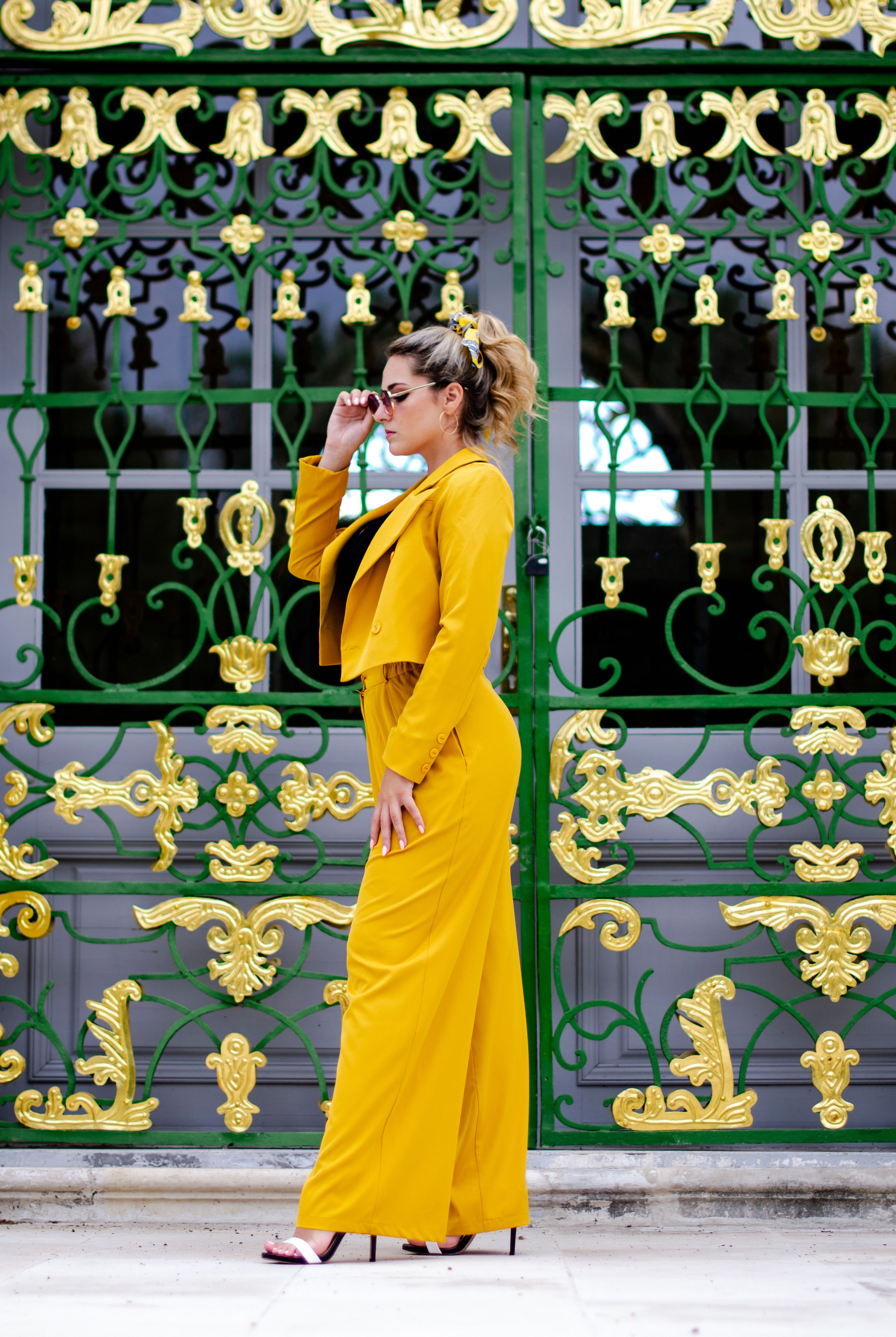 Park, woman in yellow, nature. Family, portrait, content photo in Costa Rica Evgeniya Besprozvannykh