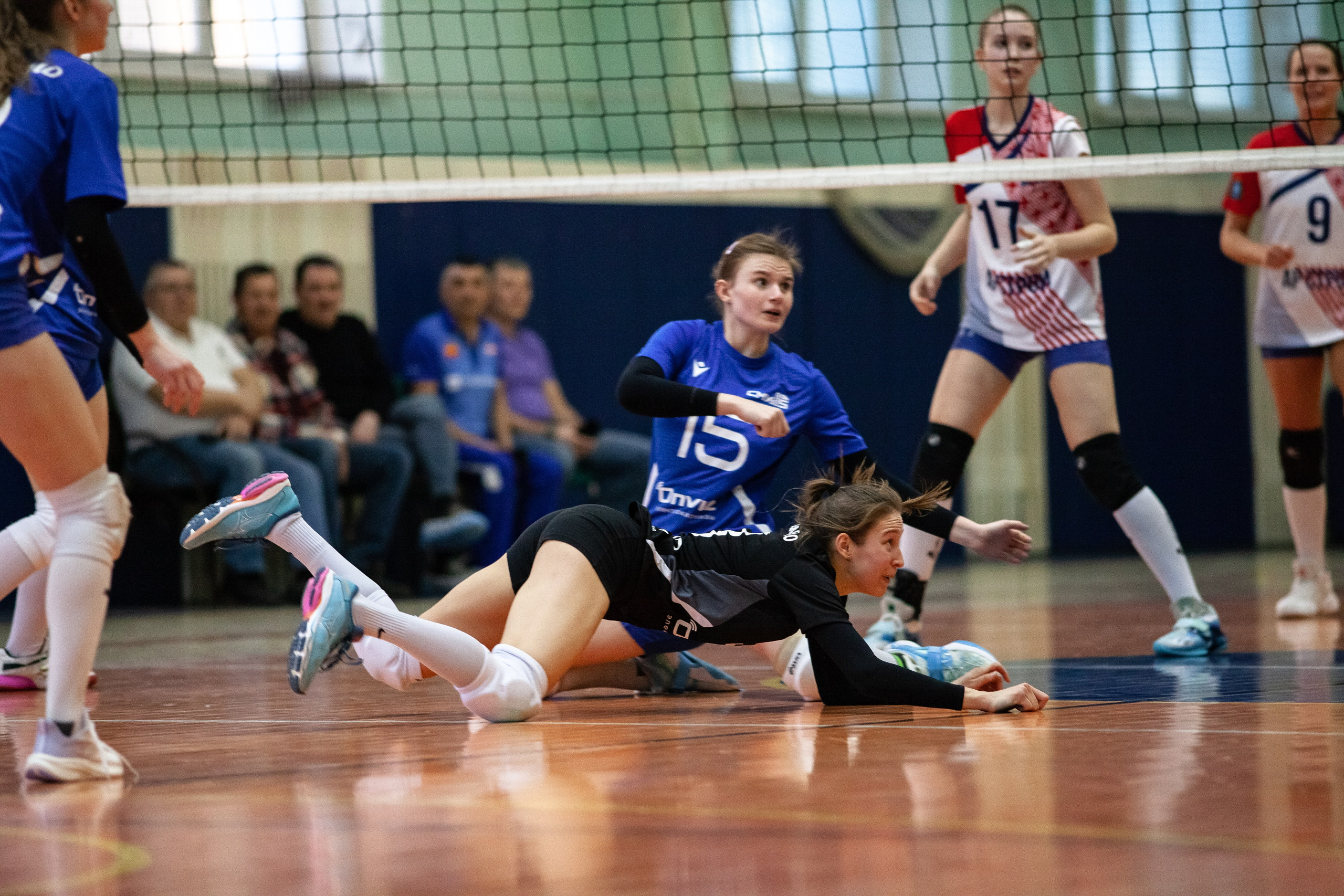 Искра (Самара) — Динамо (Киров). Фотография