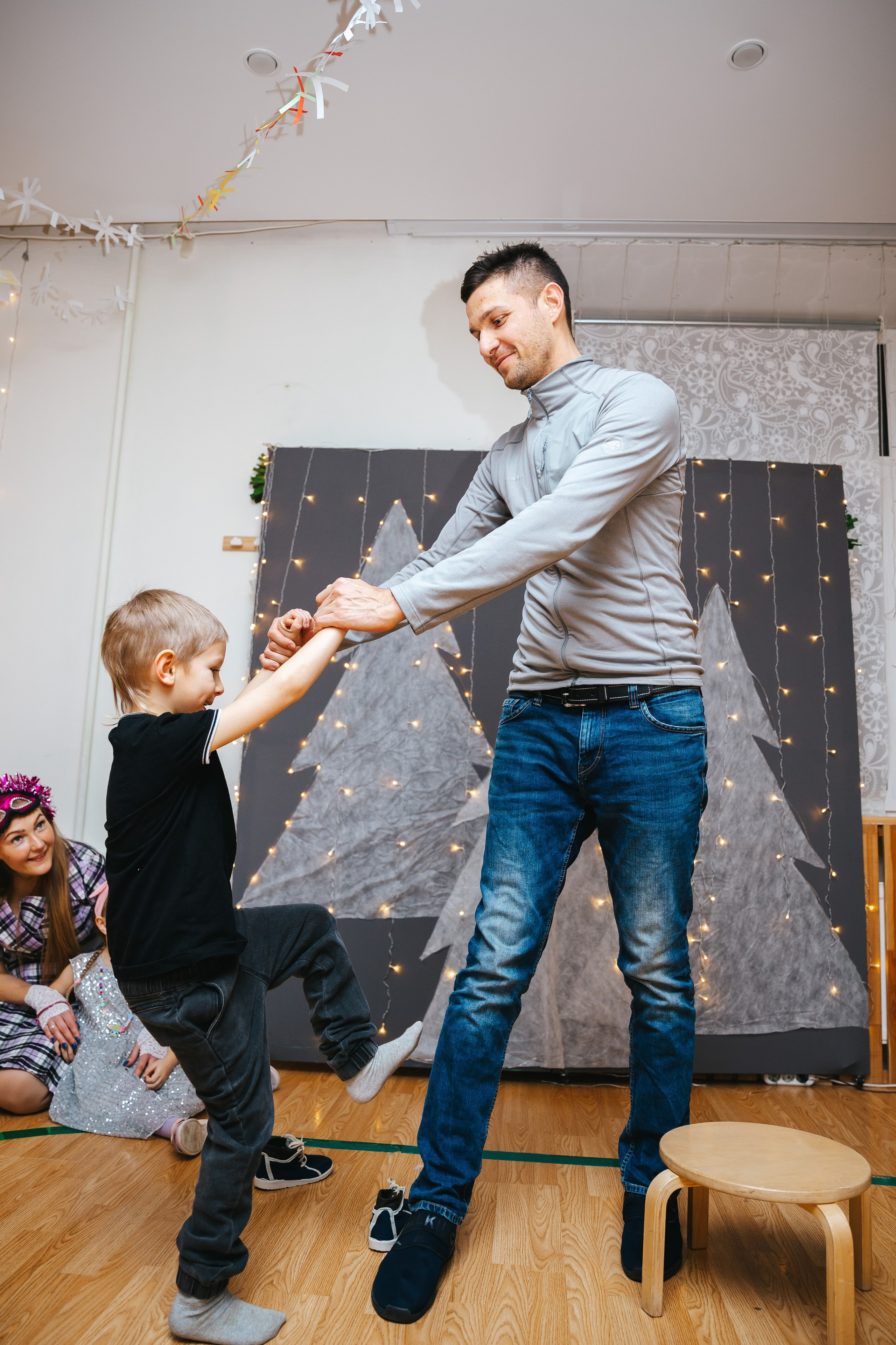 Новогодний утренник в Монтессори-садике. Семейный lifestyle фотограф в Санкт-Петербурге Людмила Пахомова