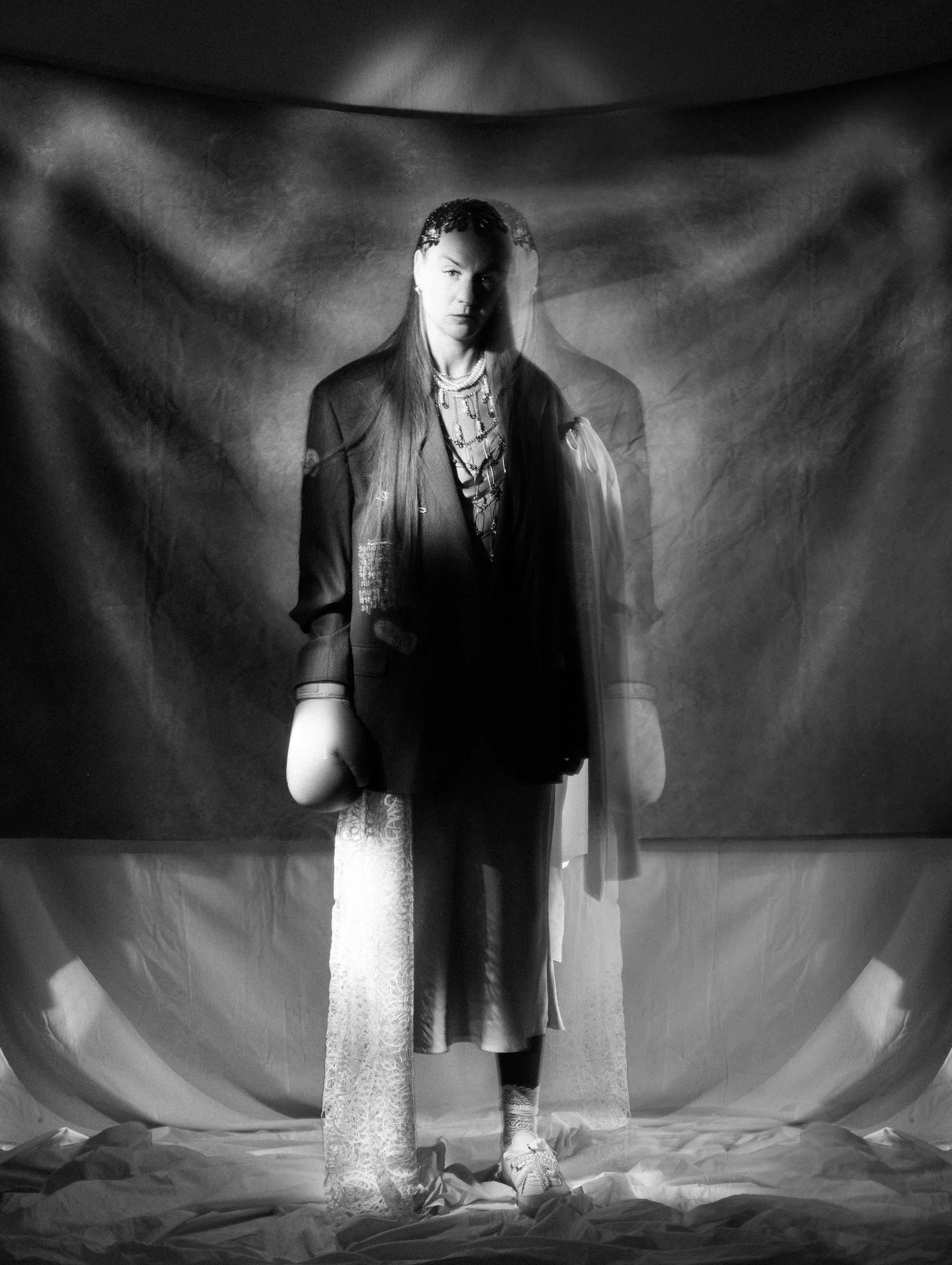 Современная фотография в стиле fiane art на которой изображена царевна с картины В. Васнецова на современный лад. 