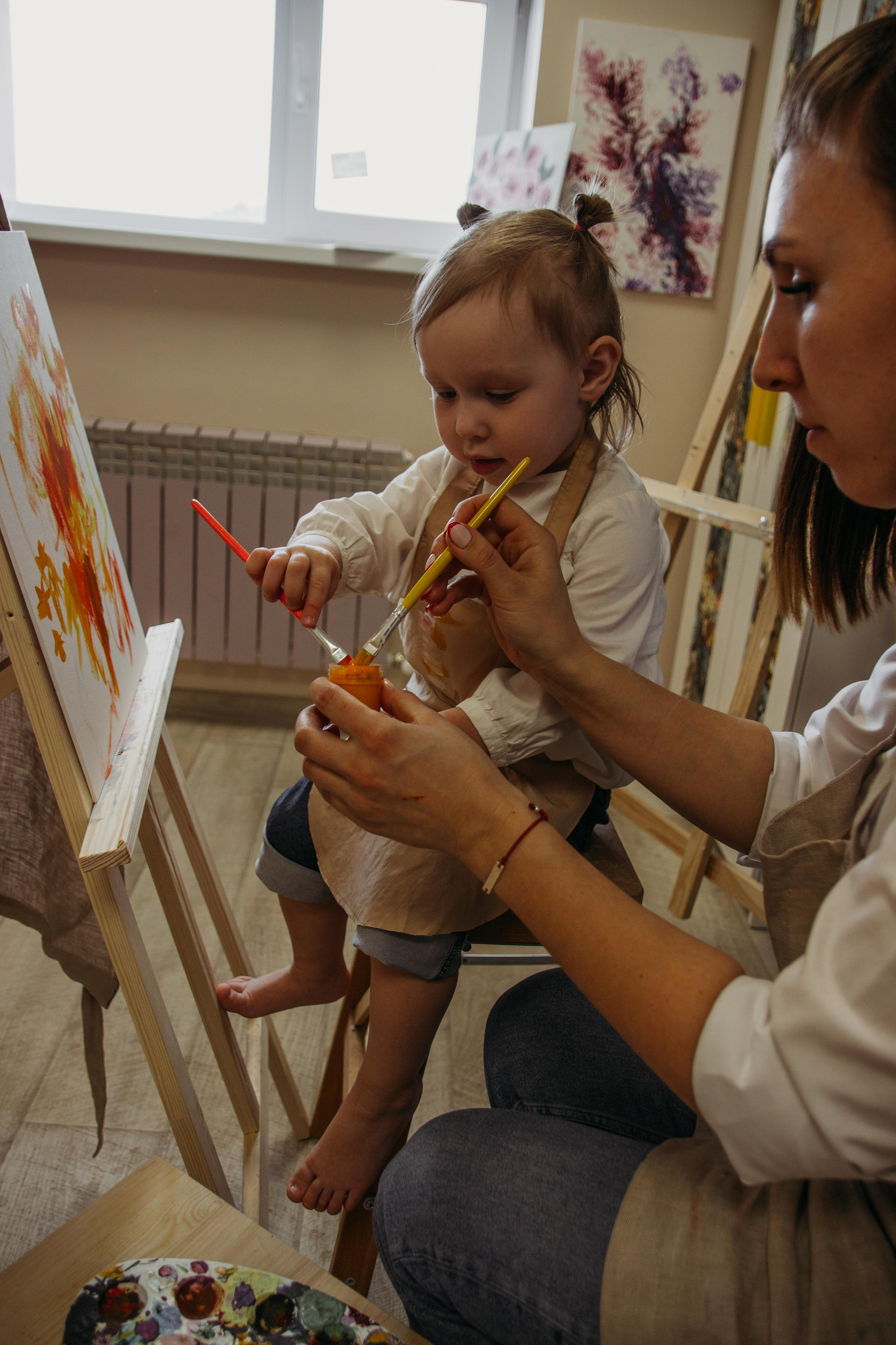 Фотосессия юной художницы. Венера Гайн. Репортажный фотограф  Тюмень. Обучение фотографии с 0