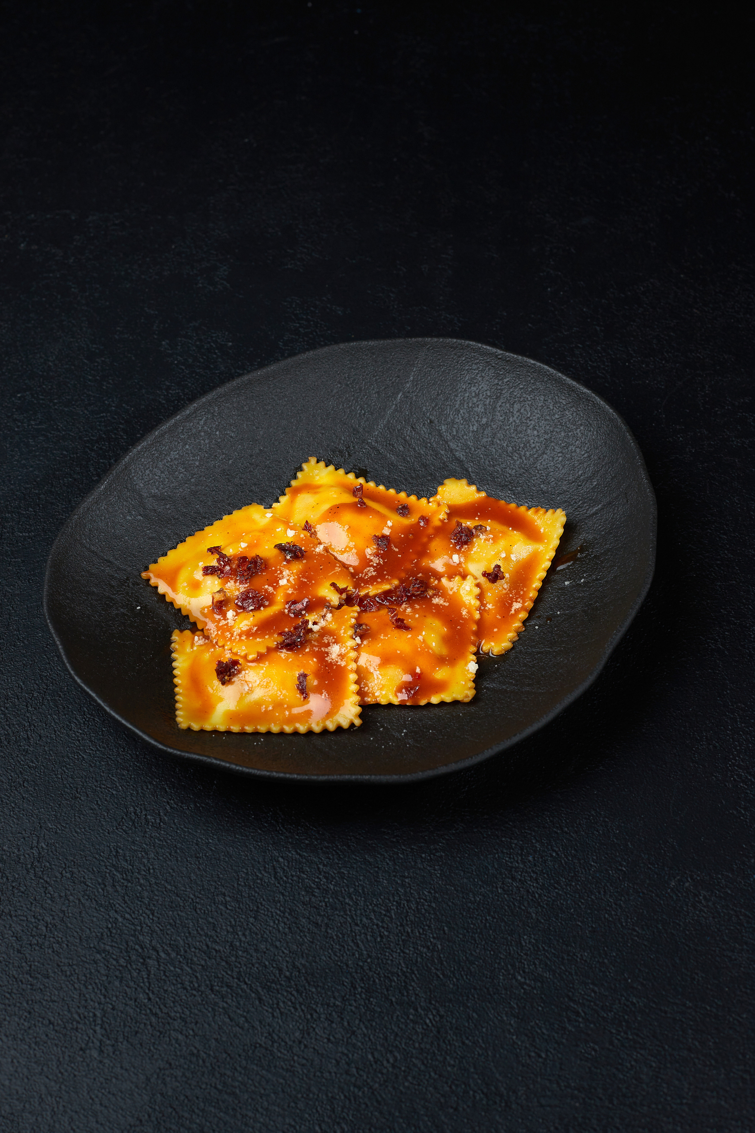 LUV. Выведите свои товары на новый уровень с профессиональной предметной фотографией. Предметный фотограф Юлия Кравченко