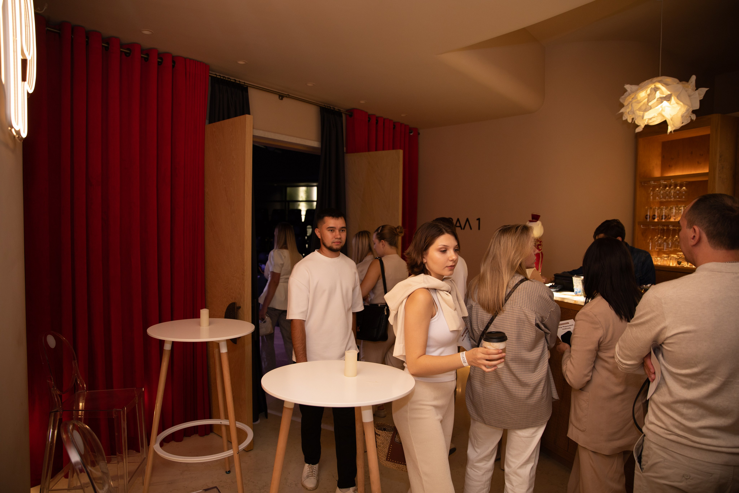 Полина Маришова | Оффлайн Тренинг по речи и голосу. Фотограф брендов и бизнеса в Москве Алексей Сентюрин