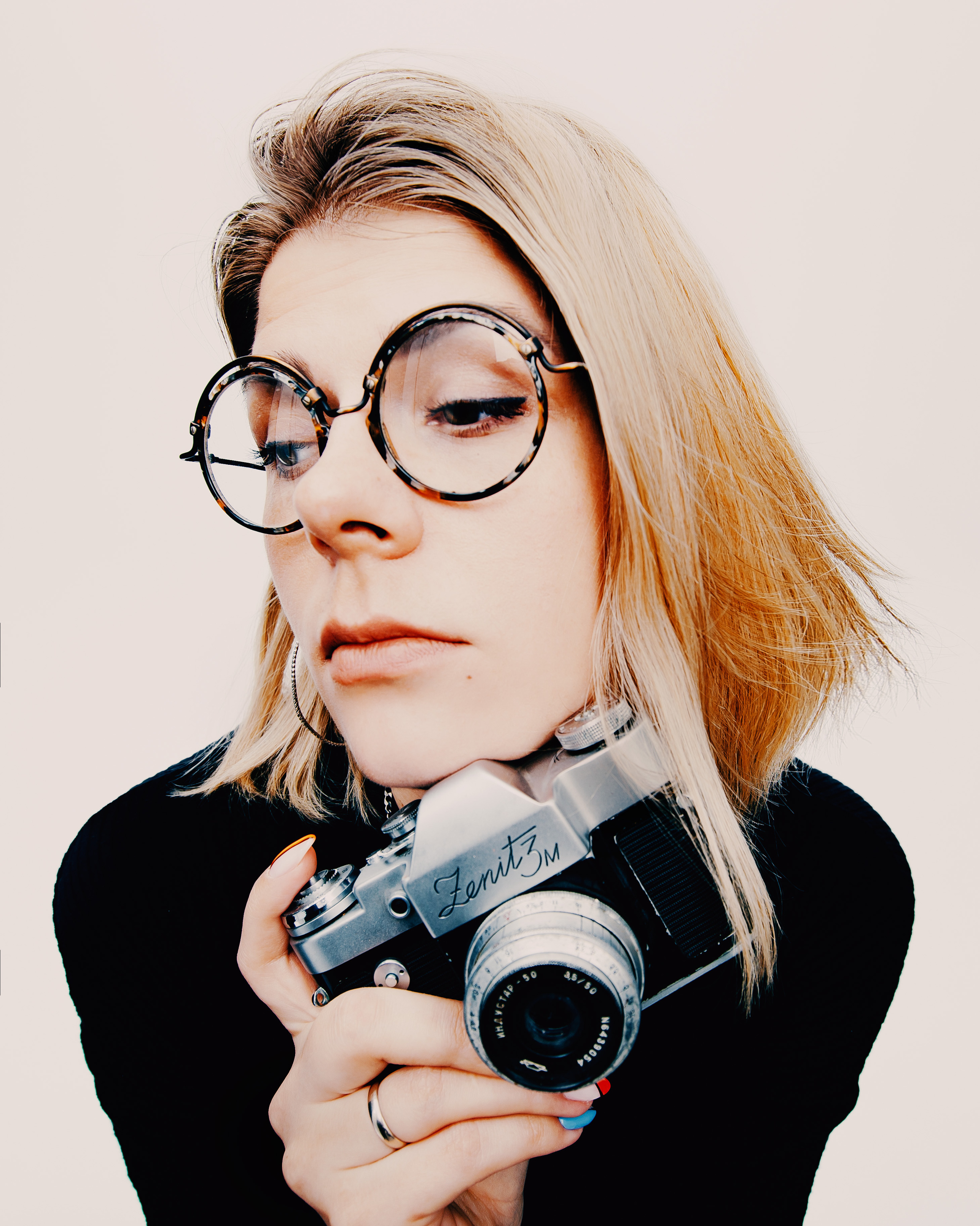 Анна К. Спасибо за проявленный интерес к моему творчеству! Меня зовут Россохат