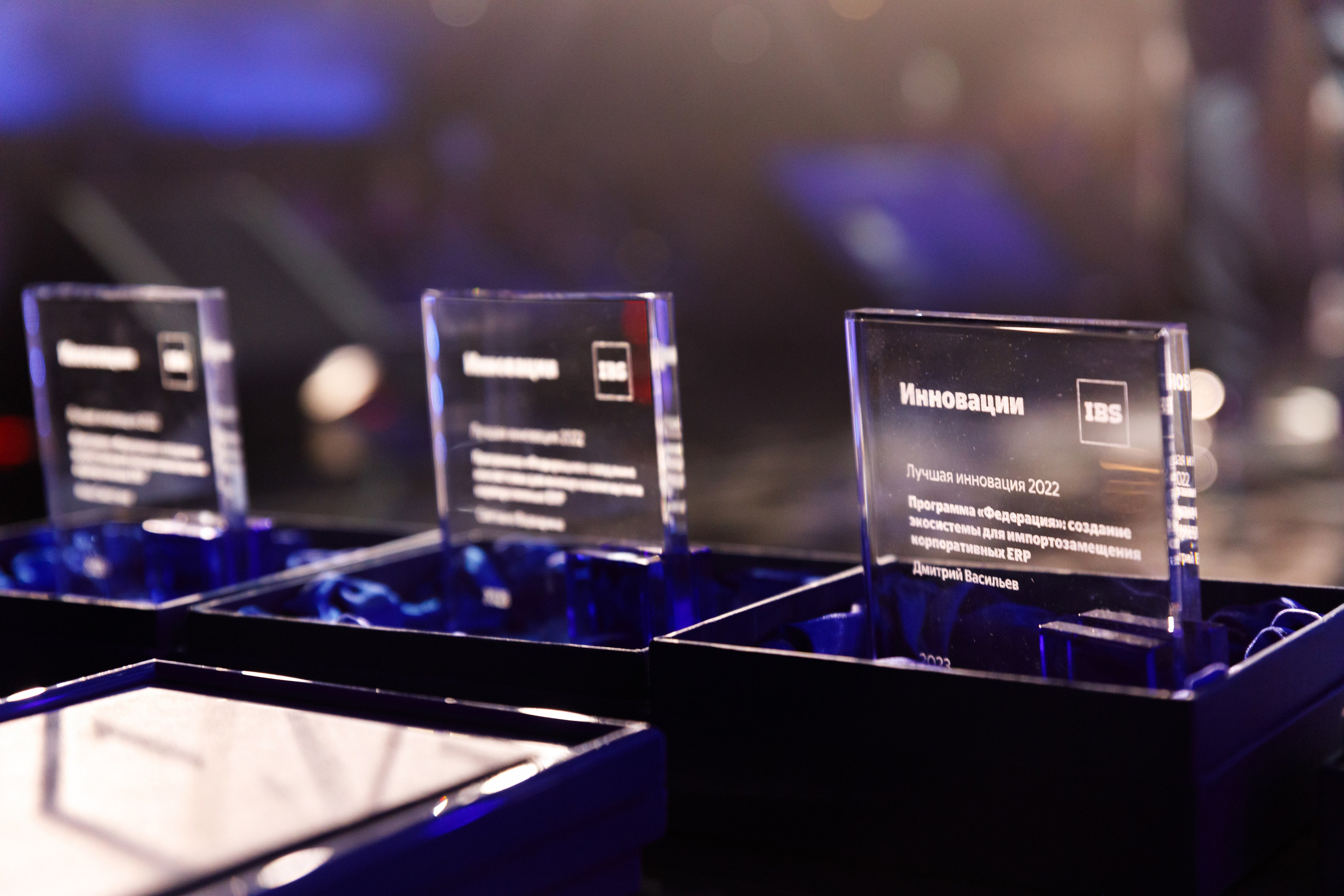 Запечатленные моменты корпоратива: примеры репортажной фотосъемки события