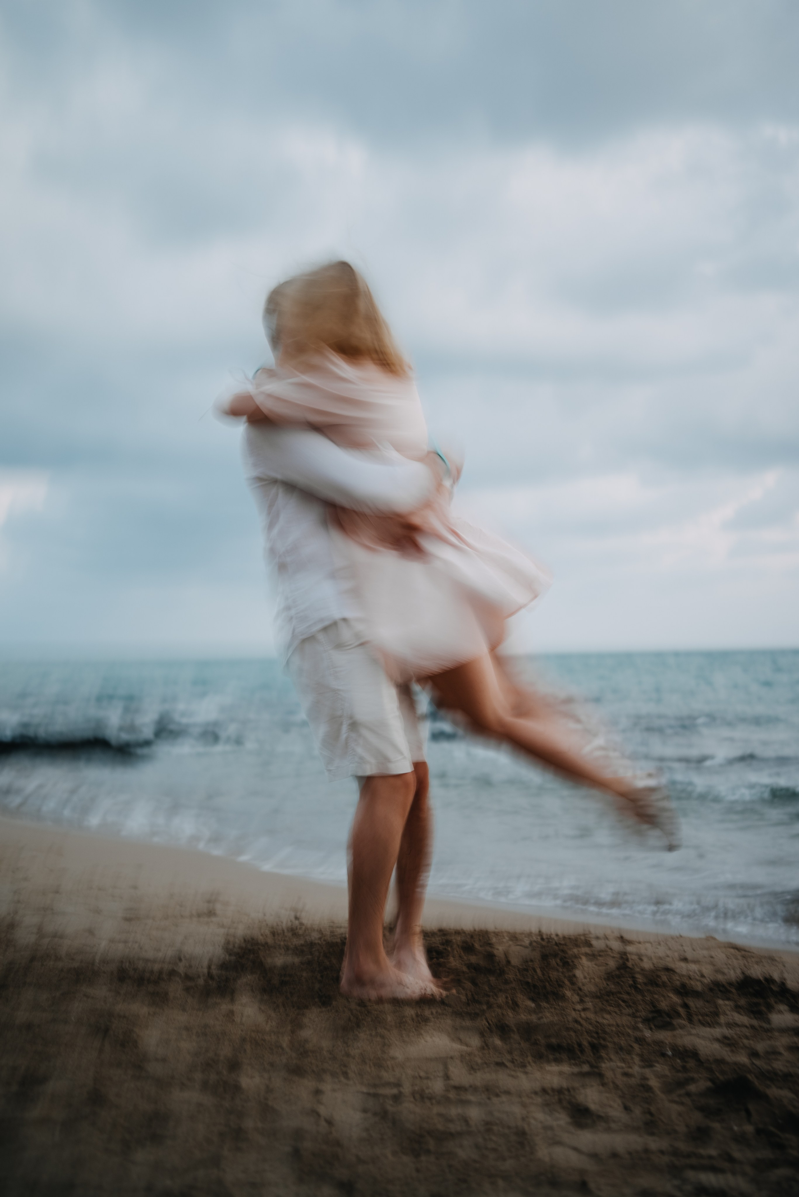 Съемка пары на море. Портретный и свадебный фотограф в Тбилиси • xeniqo