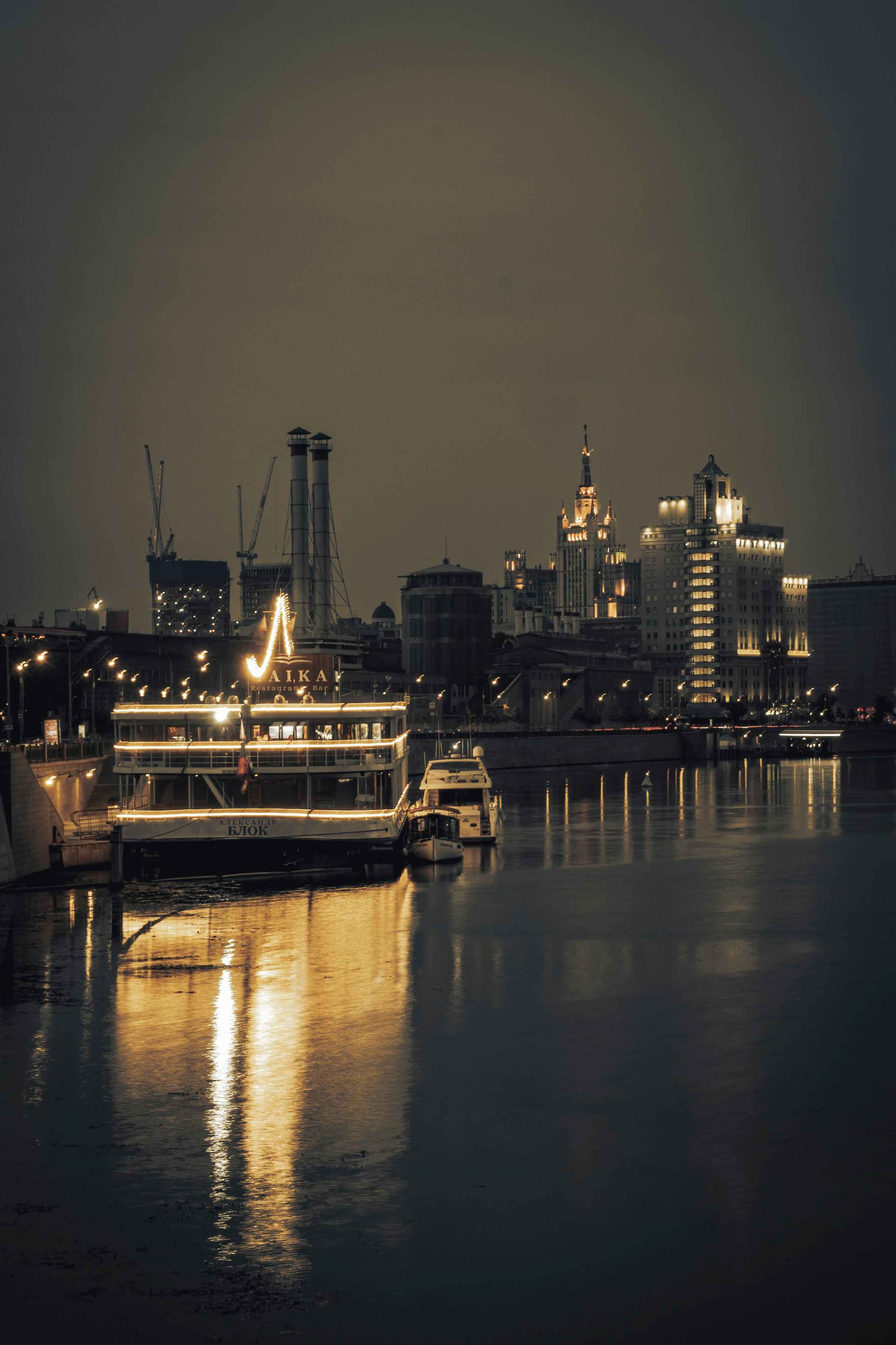 Фотопрогулка. Москва. Июль 2023. Фотограф Роман Адлер