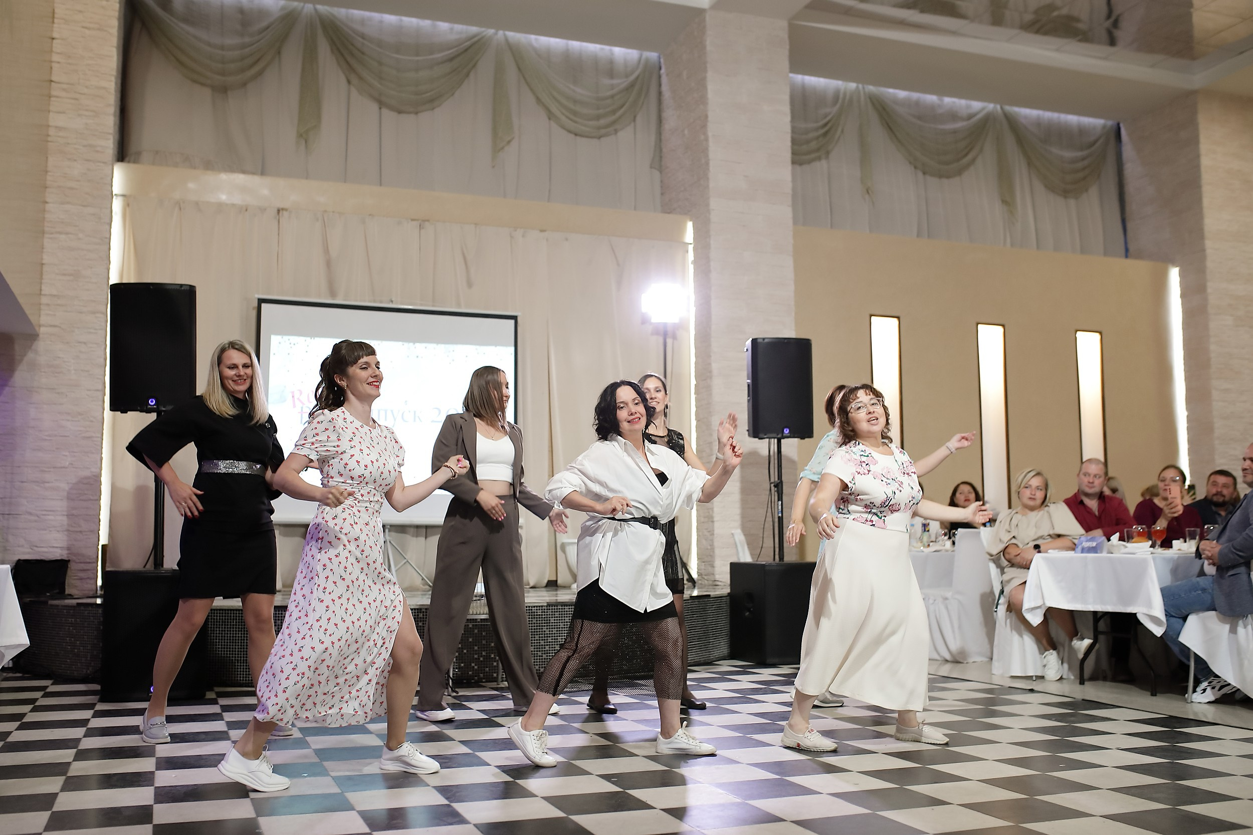 Фотосъёмка выпускного Екатеринбург. Свадебный и семейный фотограф и видеограф в Екатеринбурге Полянские Тимур и Анастасия