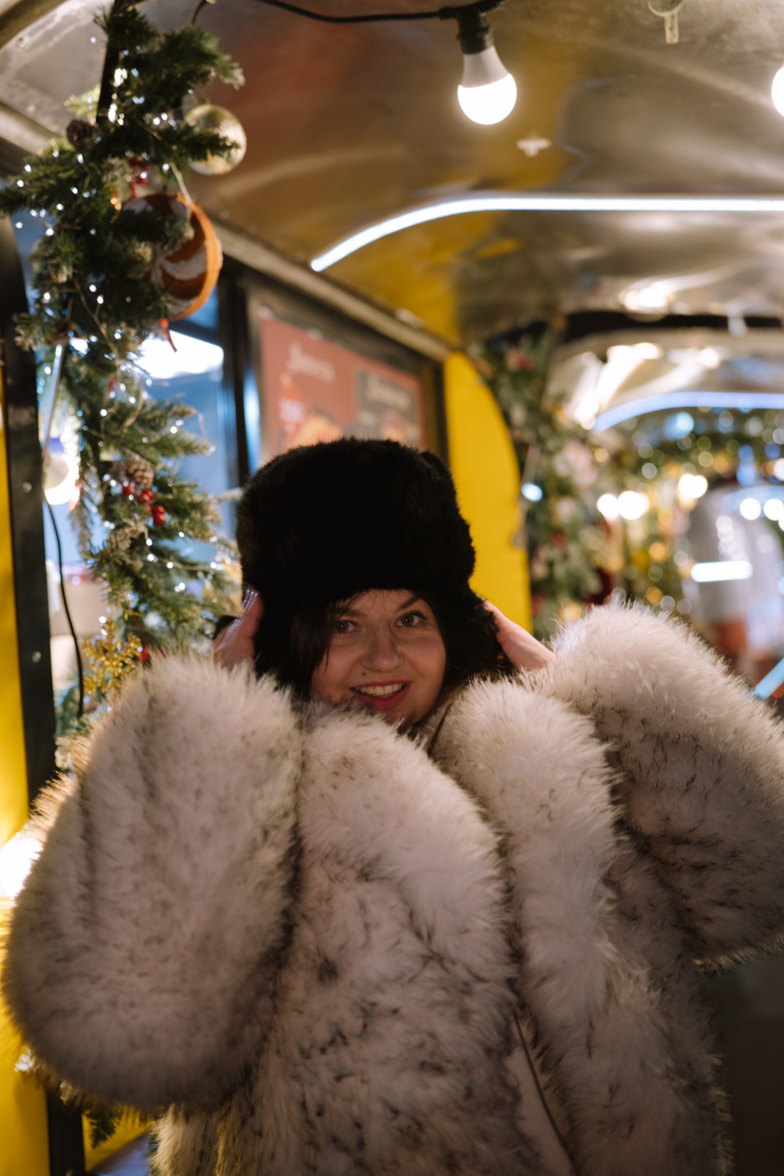 ПРОГУЛКА НА МАНЕЖНОЙ ПЛОЩАДИ ДЛЯ ДЕВУШКИ ПЕРЕД НОВЫМ ГОДОМ (НОВОГОДНЯЯ ФОТОСЕССИИЯ НА МАНЕЖНОЙ ПЛОЩАДИ). Профессиональный фотограф, Санкт-Петербург — Виктория Богомолова