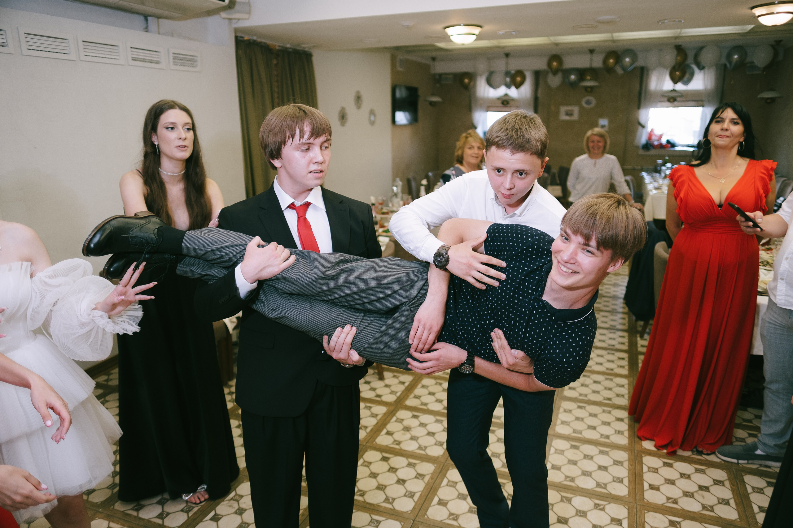 Выпускной школа 33. Свадебный и репортажной фотограф Денис Ожигин в Краснодаре и Краснодарском крае